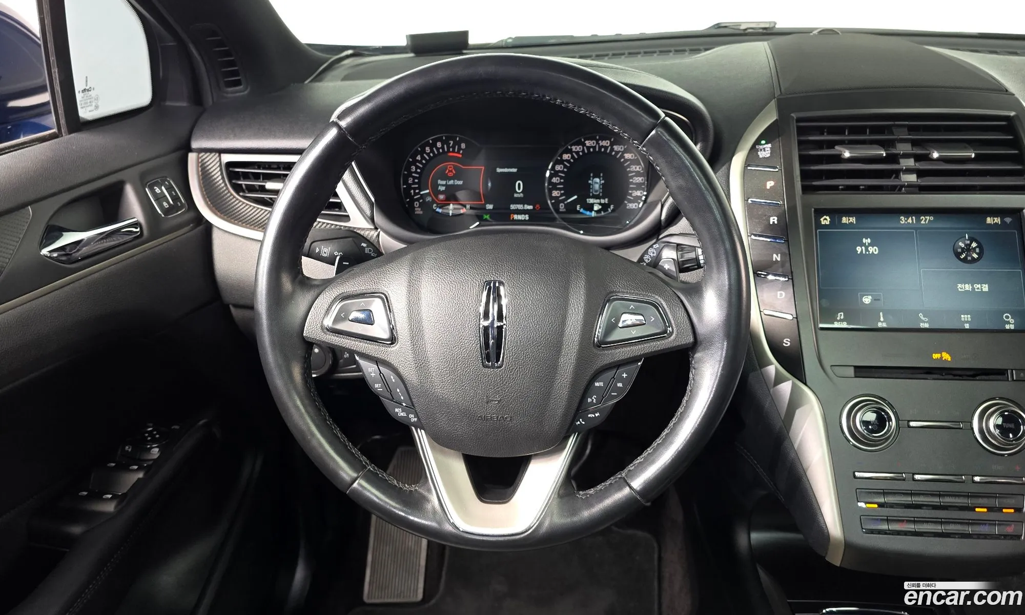 Lincoln MKC 2018 5LMCJ3D90JUL09586 — 27