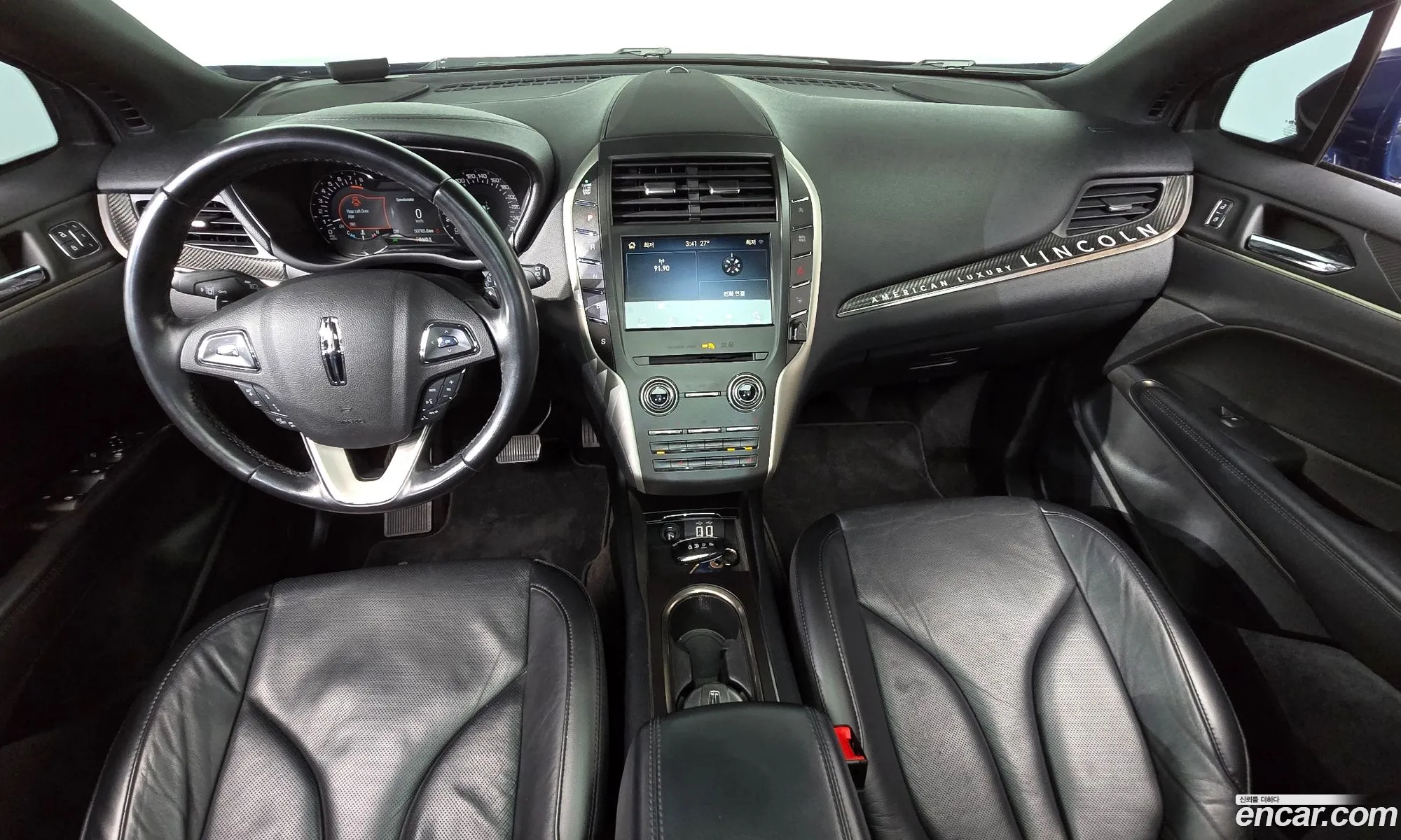 Lincoln MKC 2018 5LMCJ3D90JUL09586 — 29