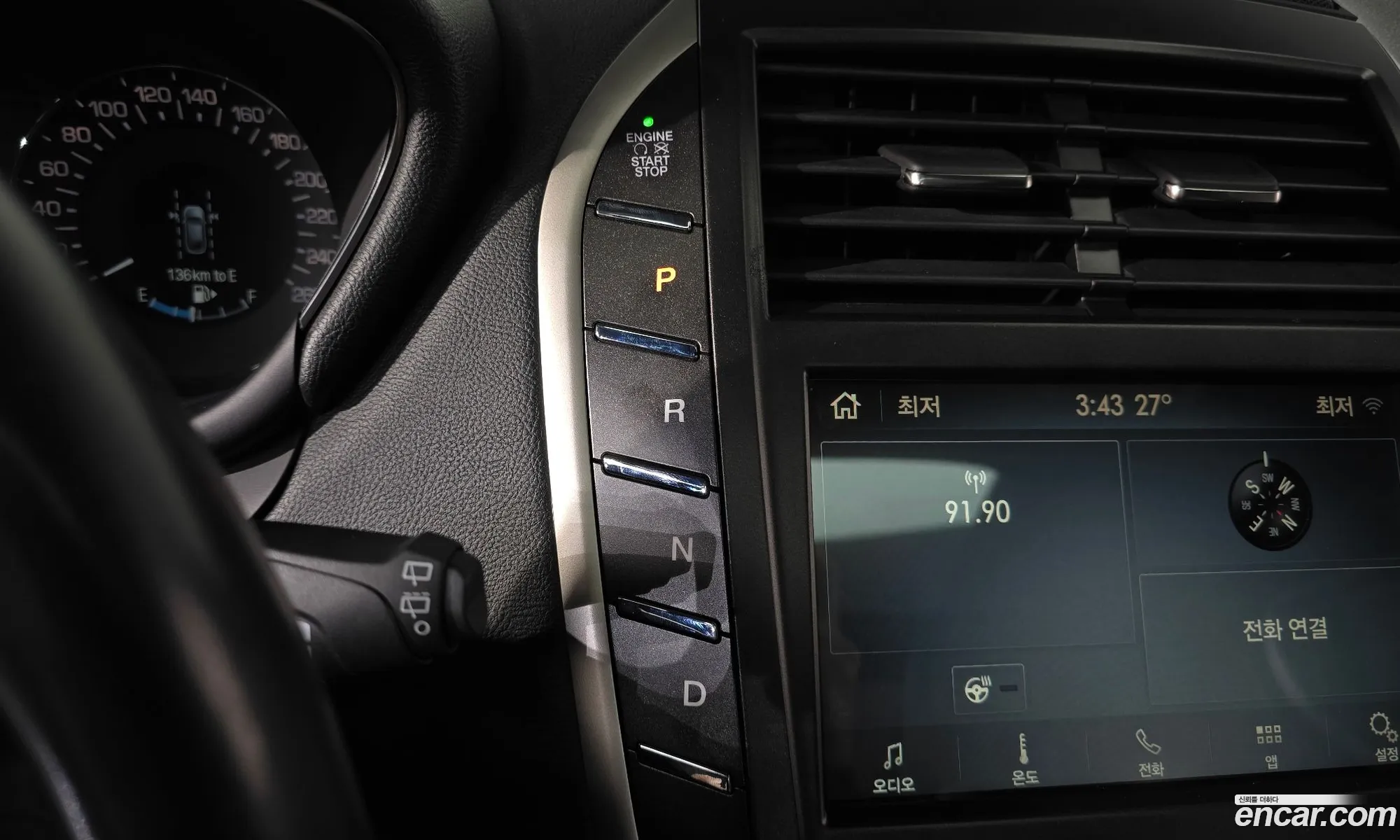 Lincoln MKC 2018 5LMCJ3D90JUL09586 — 19
