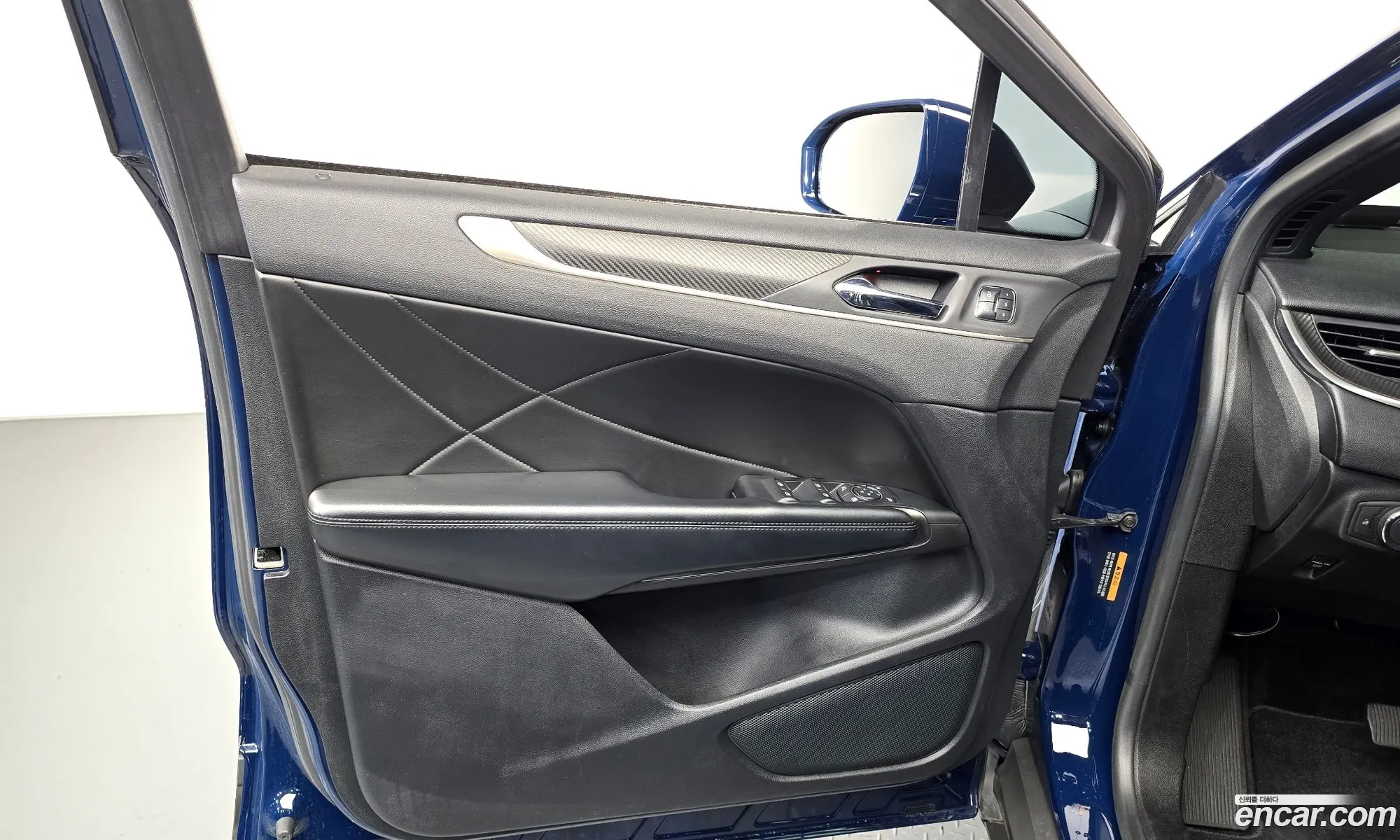 Lincoln MKC 2018 5LMCJ3D90JUL09586 — 23