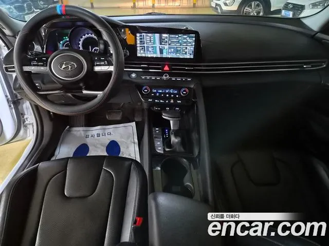 Hyundai Elantra Hybrid 2022 — 4