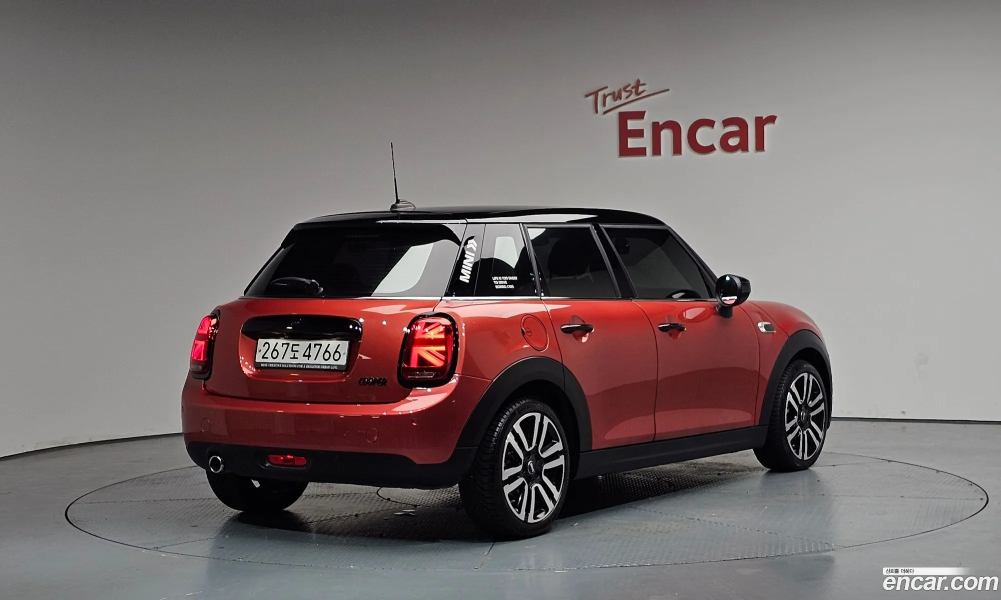 Mini Cooper 2020 WMWXV7101L2M74665 — 9