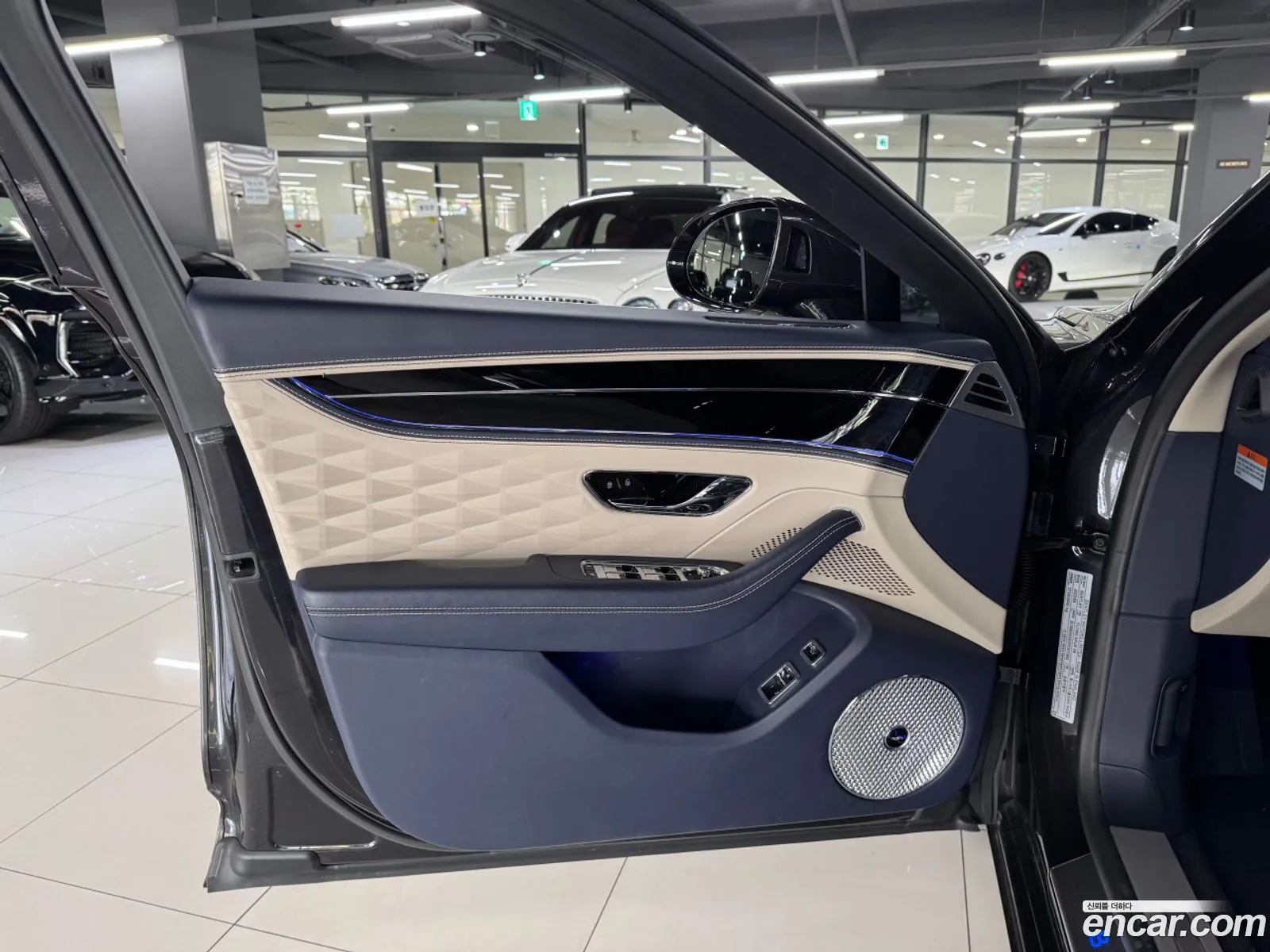 Bentley Flying Spur 2023 — 10