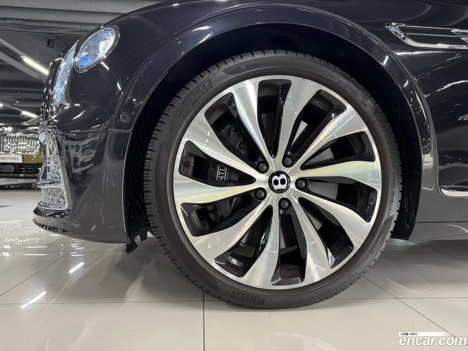 Bentley Flying Spur 2023 — 11