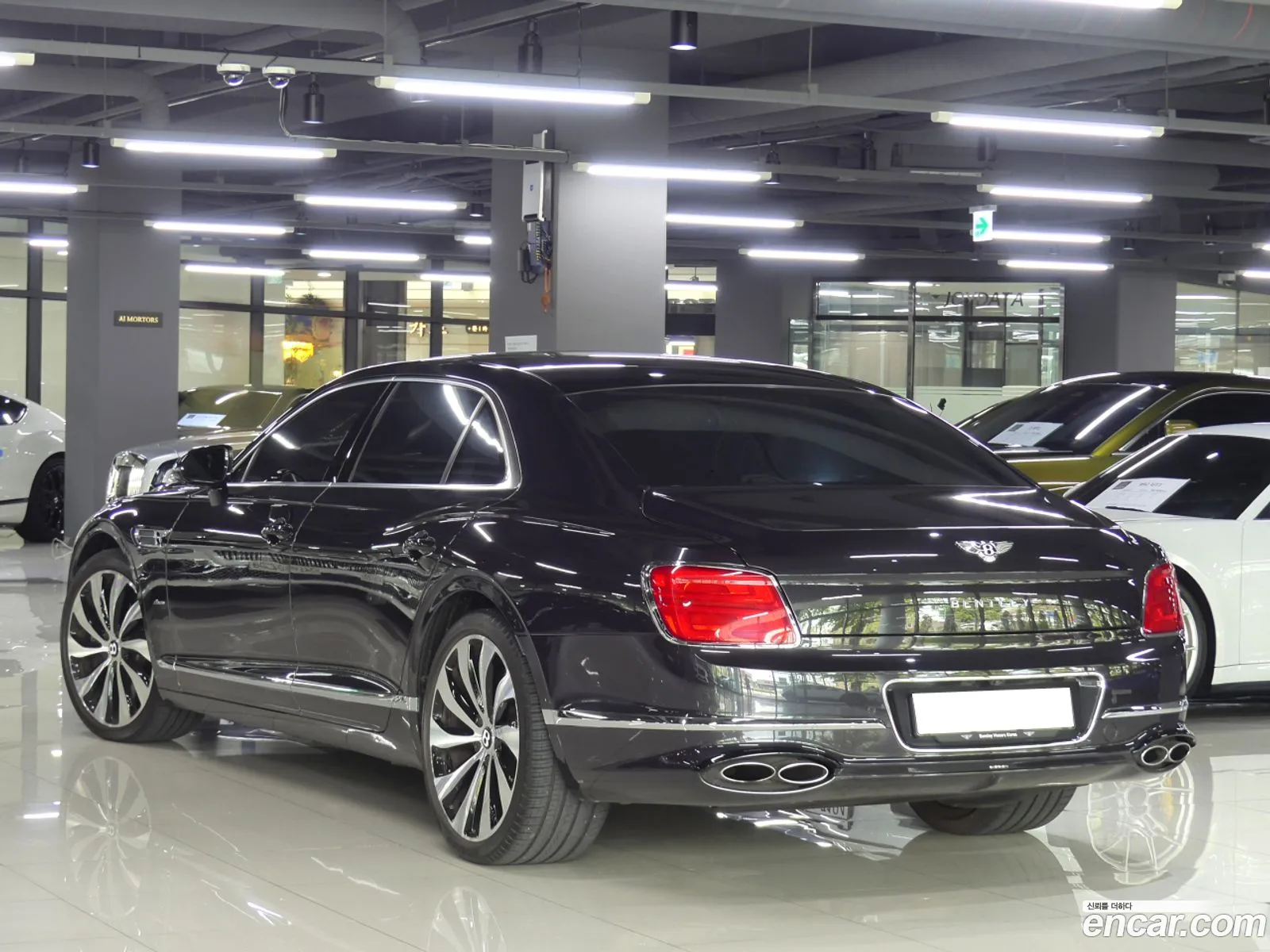 Bentley Flying Spur 2023 — 13
