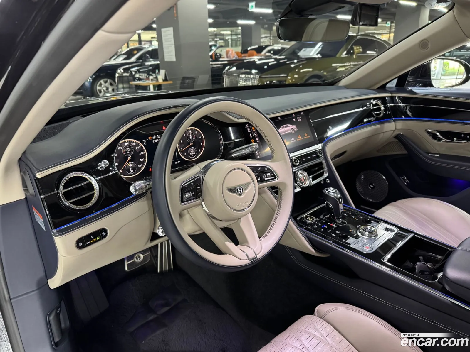 Bentley Flying Spur 2023 — 12