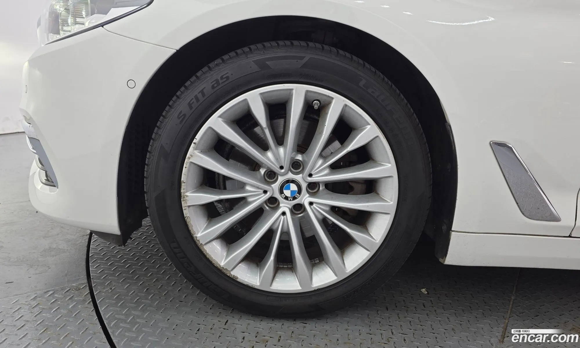 BMW 5 Series 2018 11111111111111111 — 18