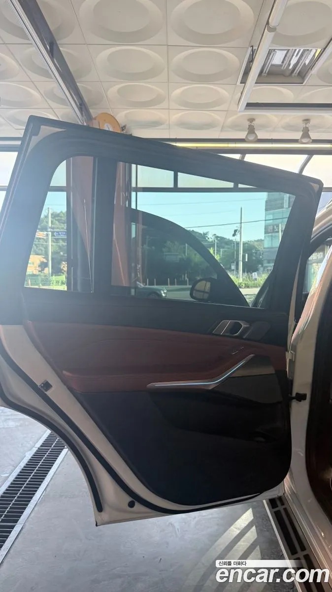 BMW X7 2025 — 7