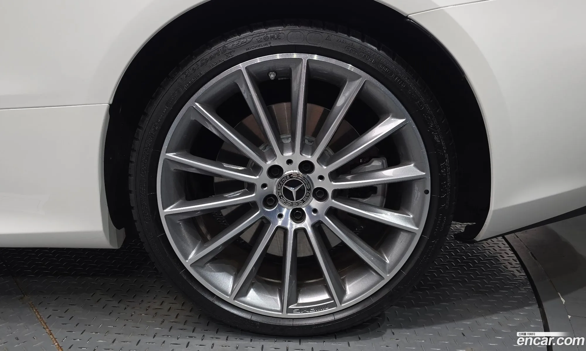 Mercedes-Benz E-Class W213 2023 — 27