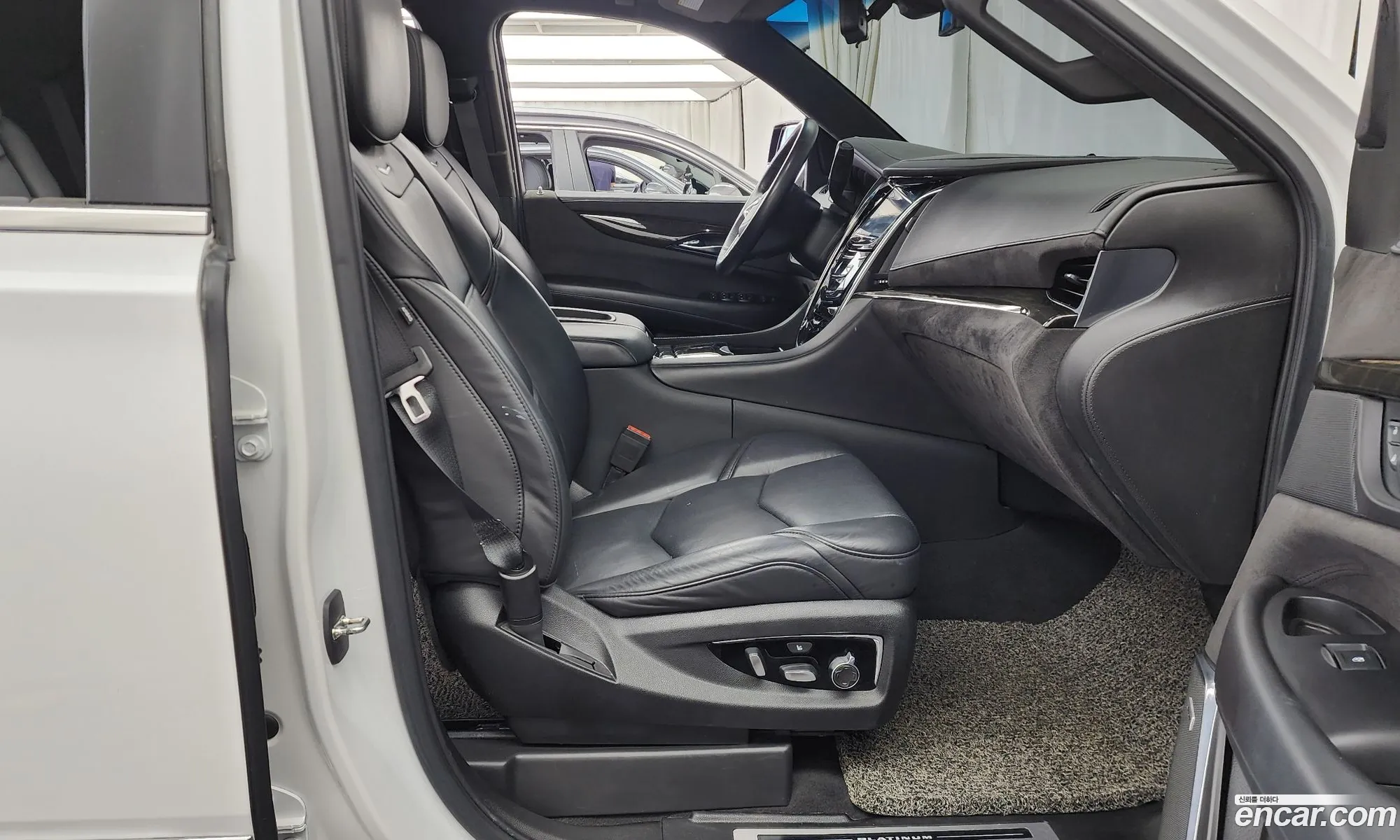 Cadillac Escalade 2019 — 16