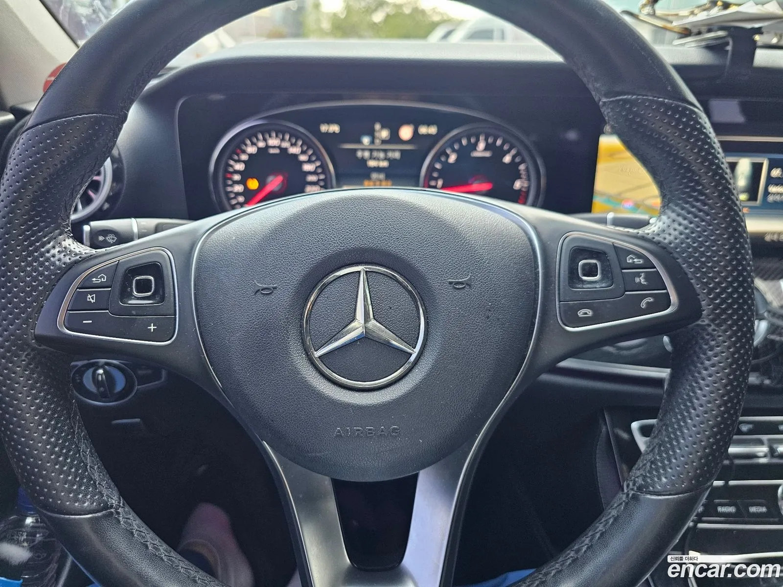 Mercedes-Benz E-Class W213 2018 — 15