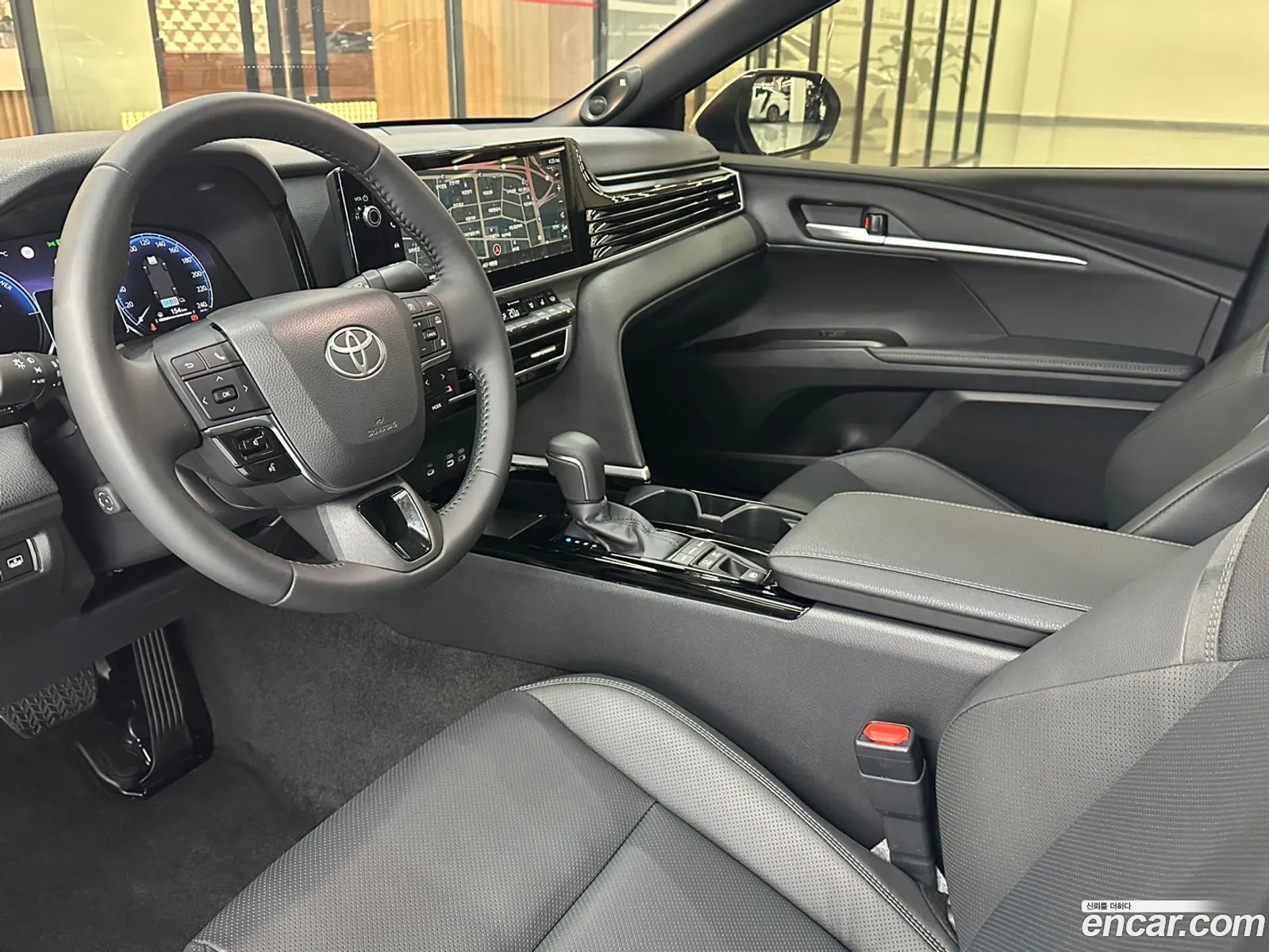 Toyota Camry 2025 — 17