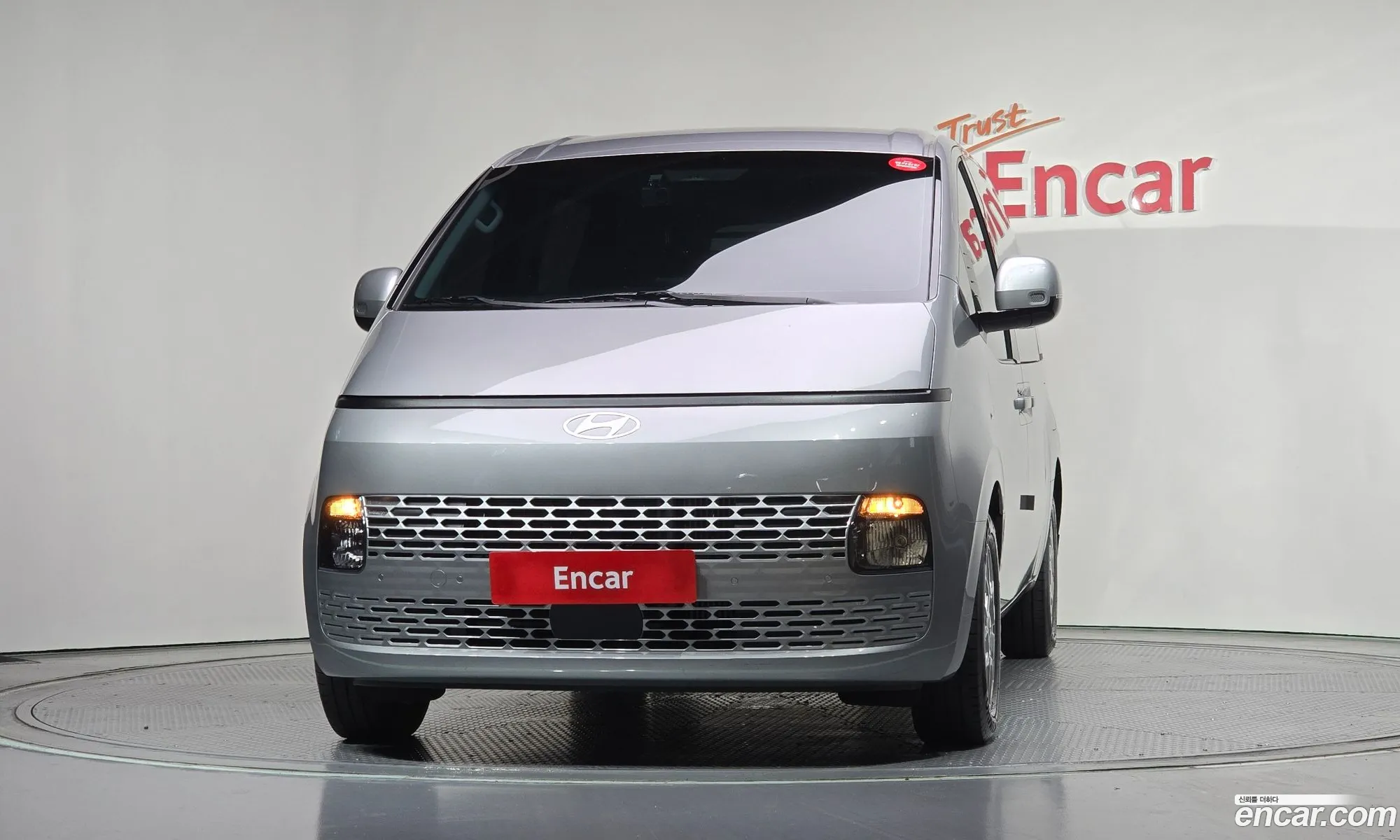 Hyundai Staria 2025 — 3