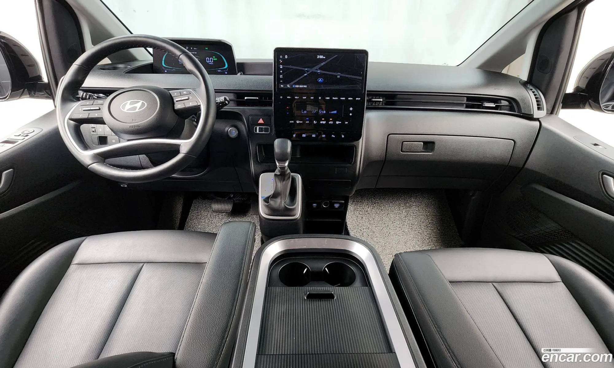 Hyundai Staria 2025 — 2