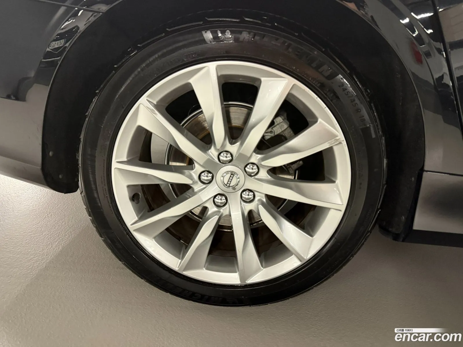 Volvo S90 2018 — 16