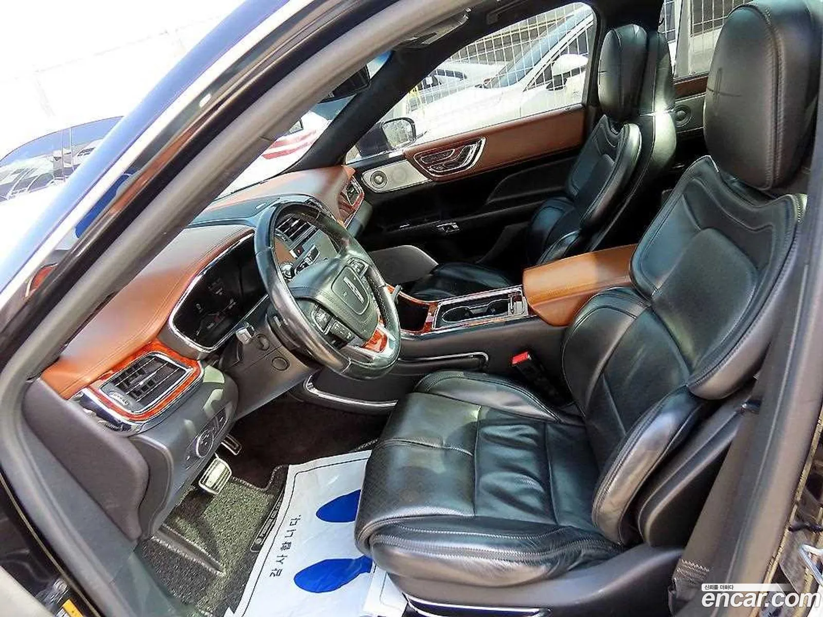 Lincoln Continental 10th Gen 2017 — 18