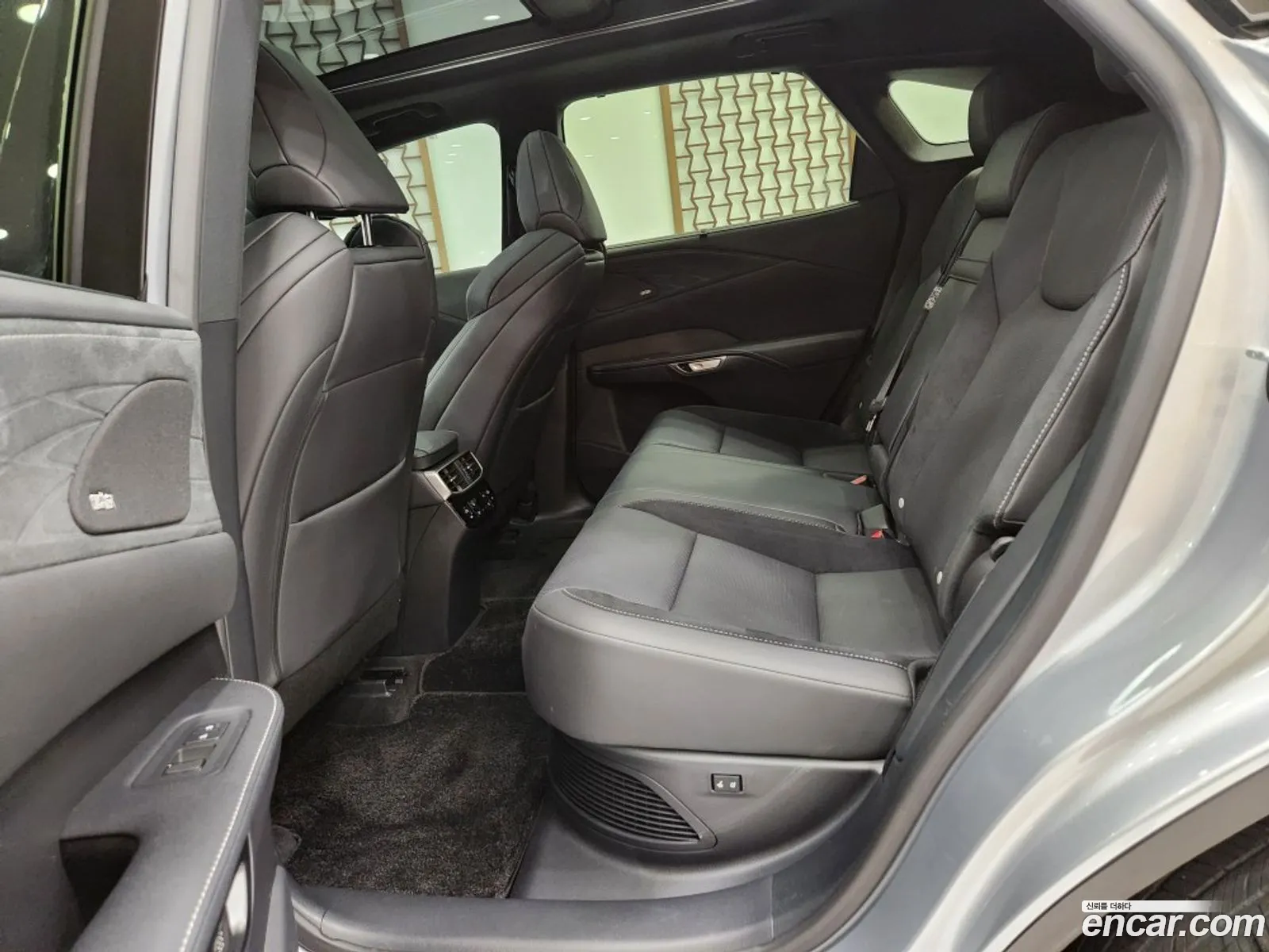 Lexus RX500h 2024 — 9