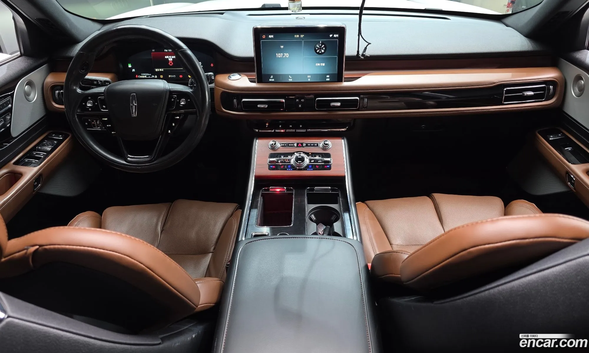 Lincoln Aviator 2021 5LM5J7XC2MGL04643 — 2