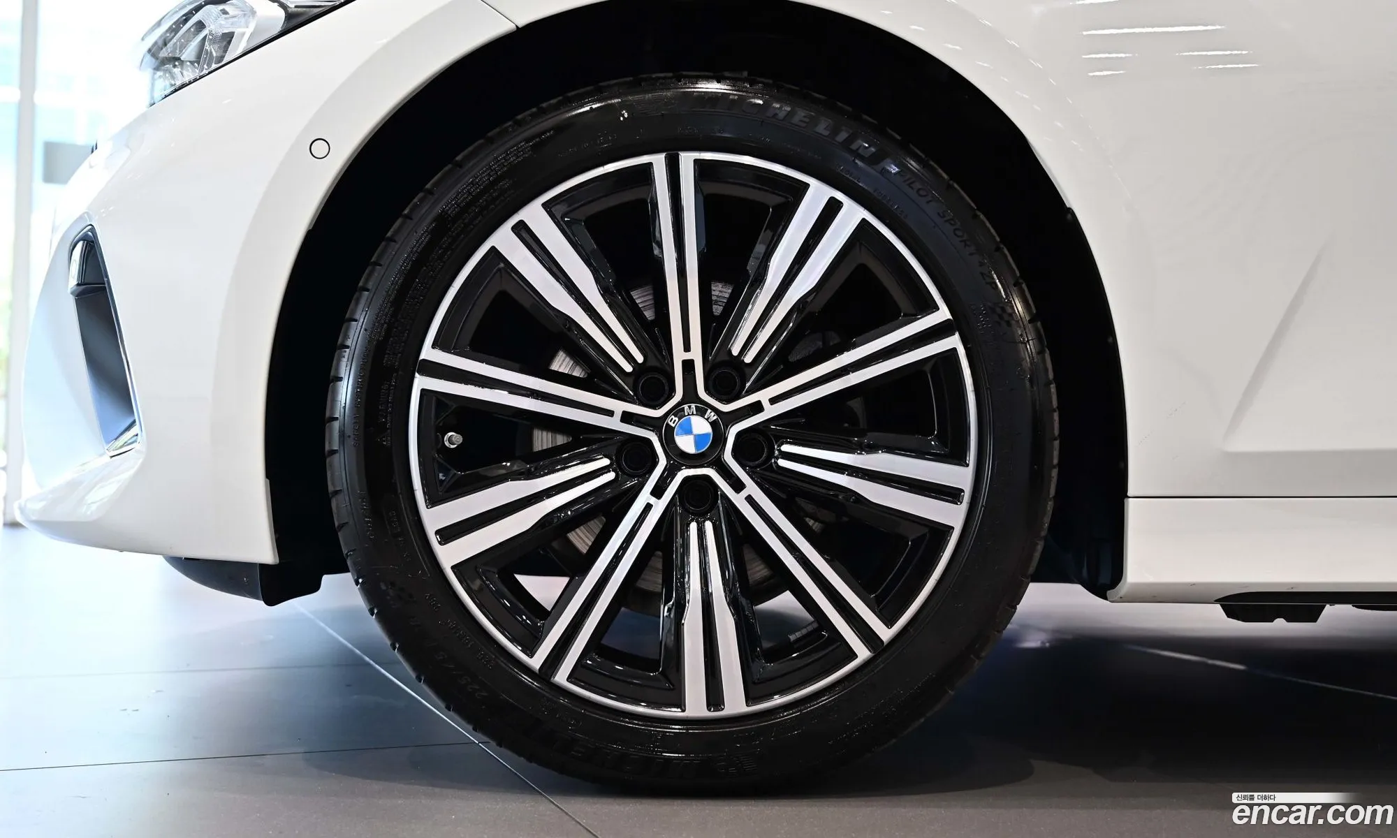 BMW 3 Series 2025 — 11