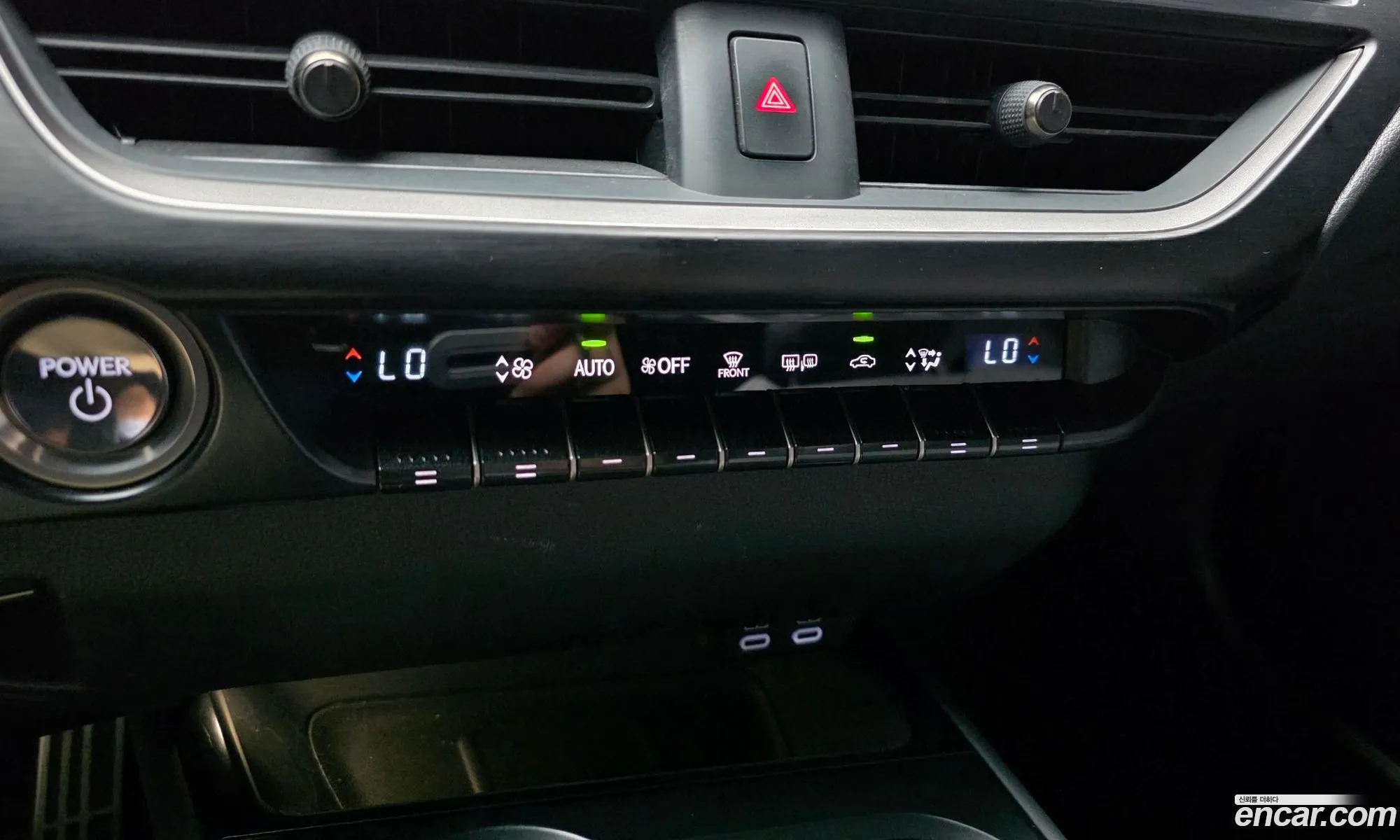 Lexus UX250h 2023 — 9