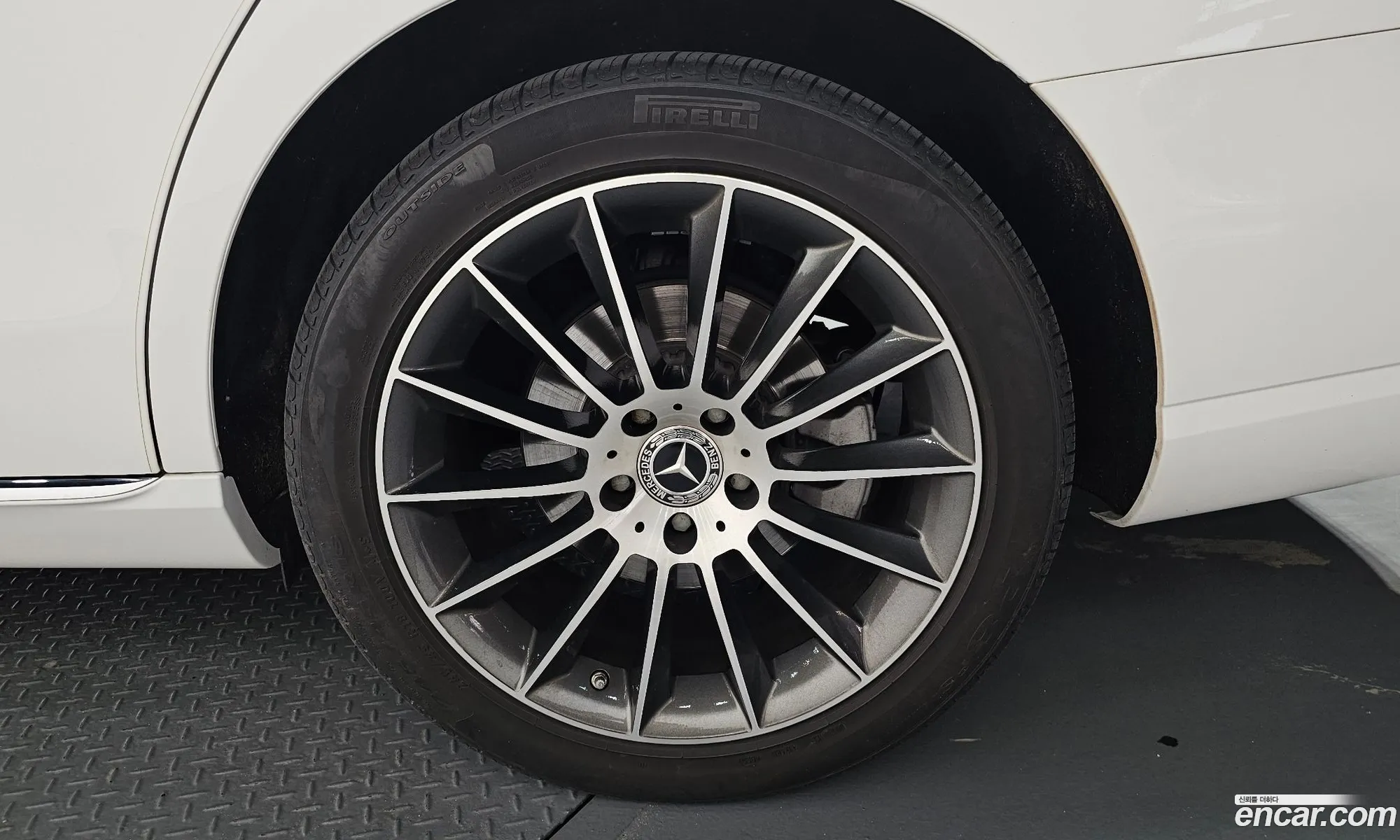 Mercedes-Benz E-Class W213 2021 — 24