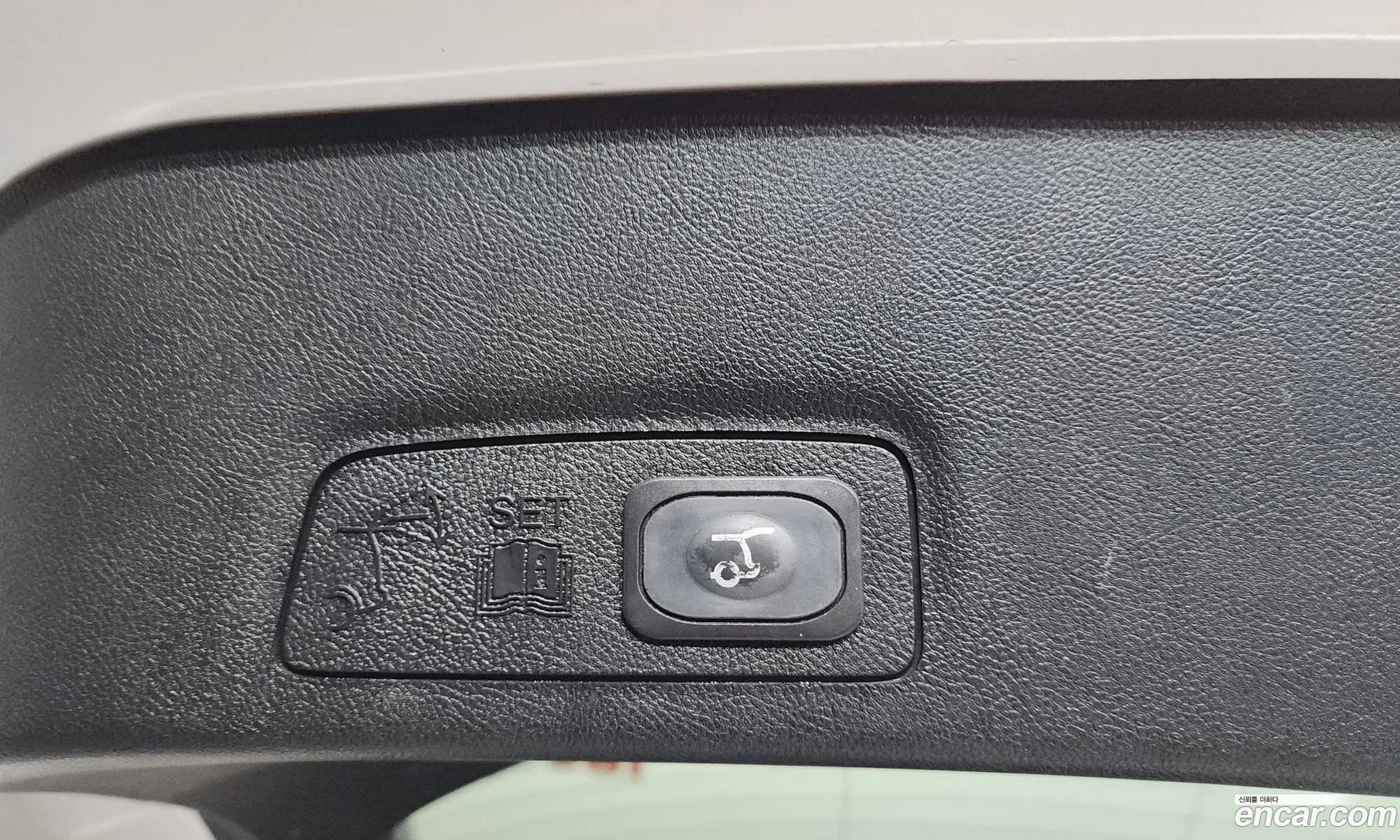 Lincoln MKC 2017 5LMCJ3D90HUL67708 — 11