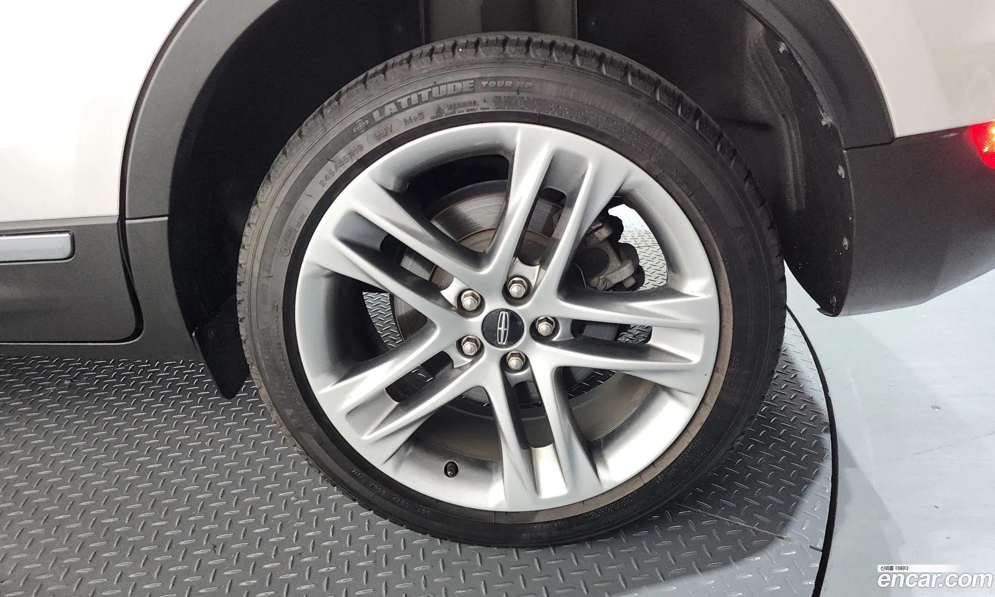 Lincoln MKC 2017 5LMCJ3D90HUL67708 — 21
