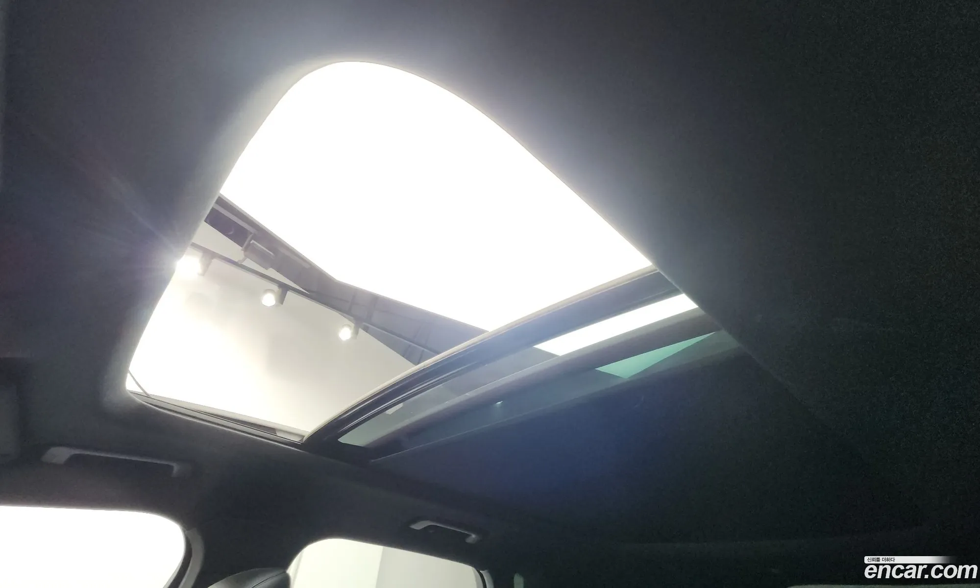 Lincoln MKC 2017 5LMCJ3D90HUL67708 — 35