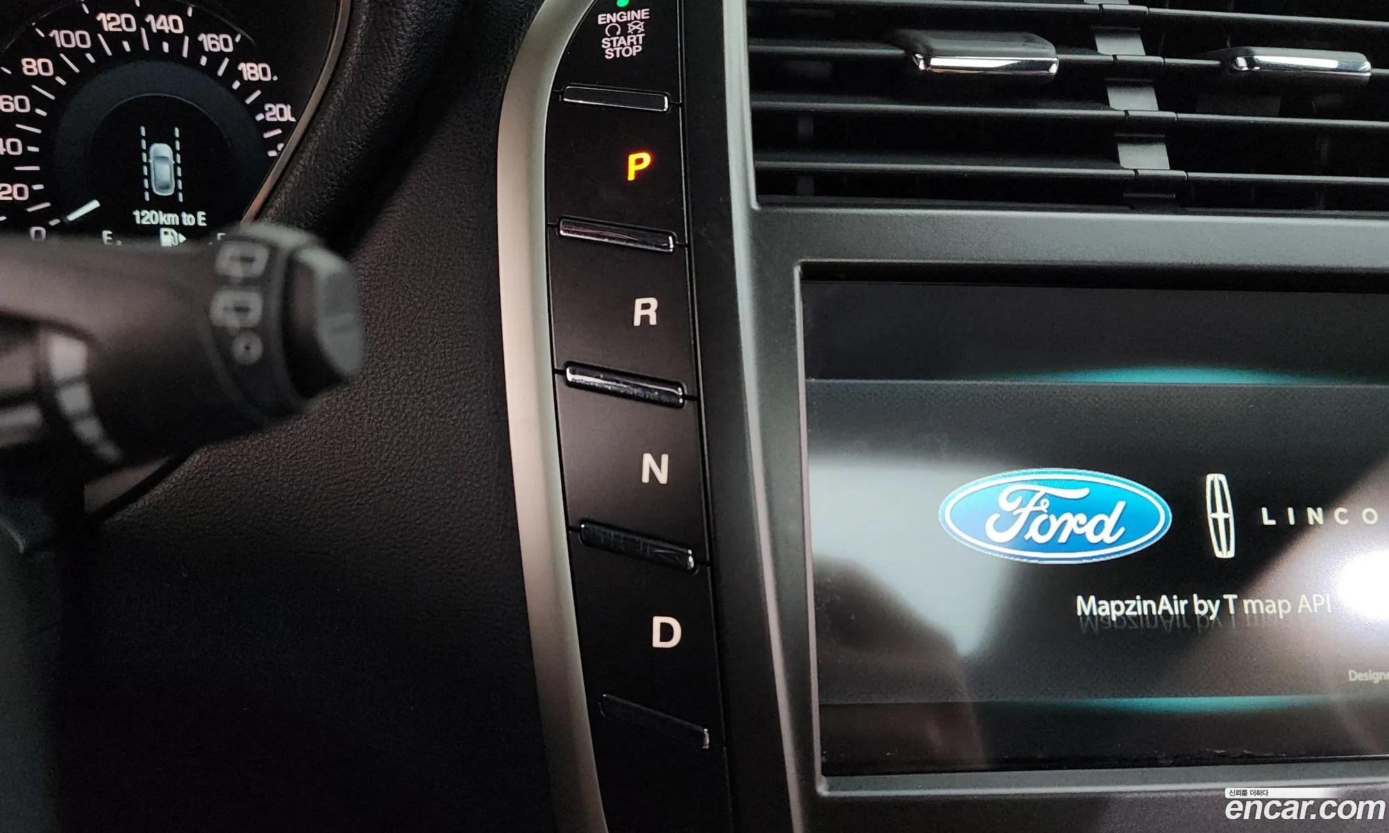 Lincoln MKC 2017 5LMCJ3D90HUL67708 — 15