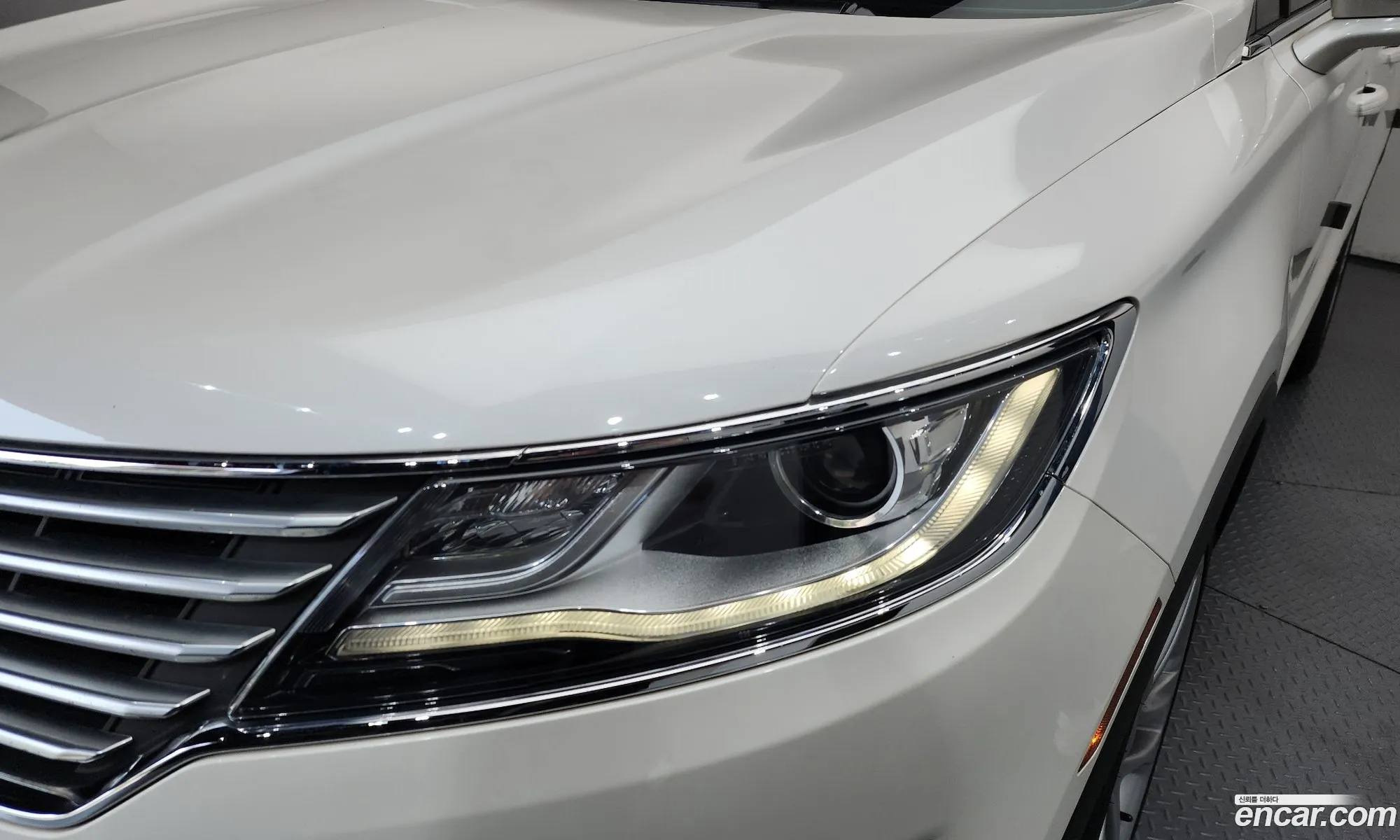 Lincoln MKC 2017 5LMCJ3D90HUL67708 — 25