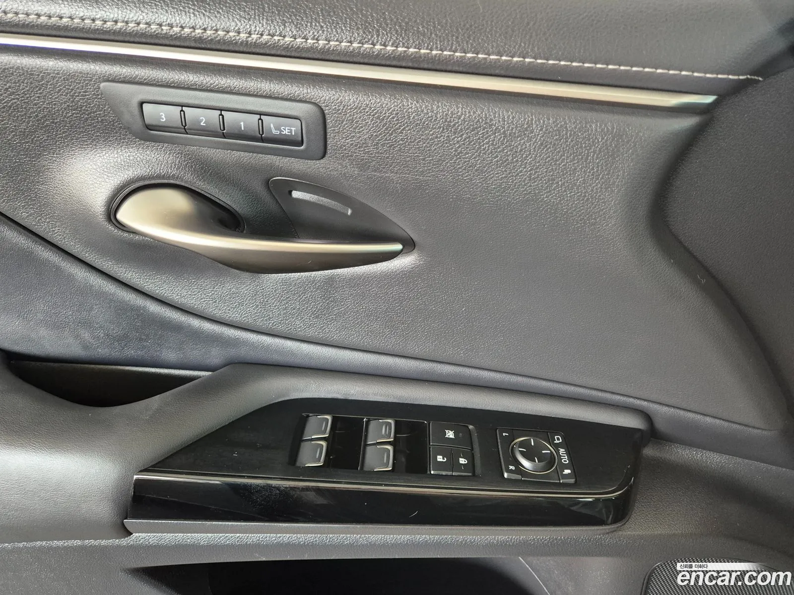 Lexus ES300h 7th Gen 2023 — 13