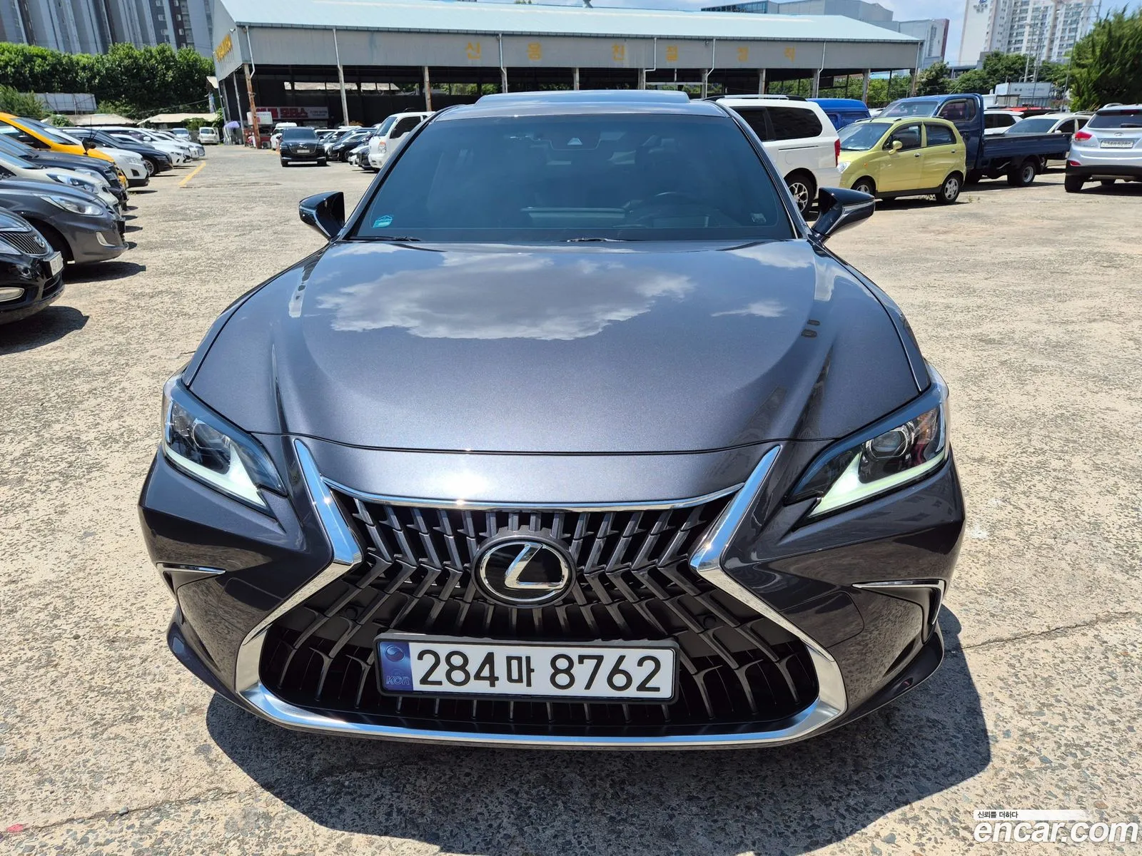 Lexus ES300h 7th Gen 2023 — 17