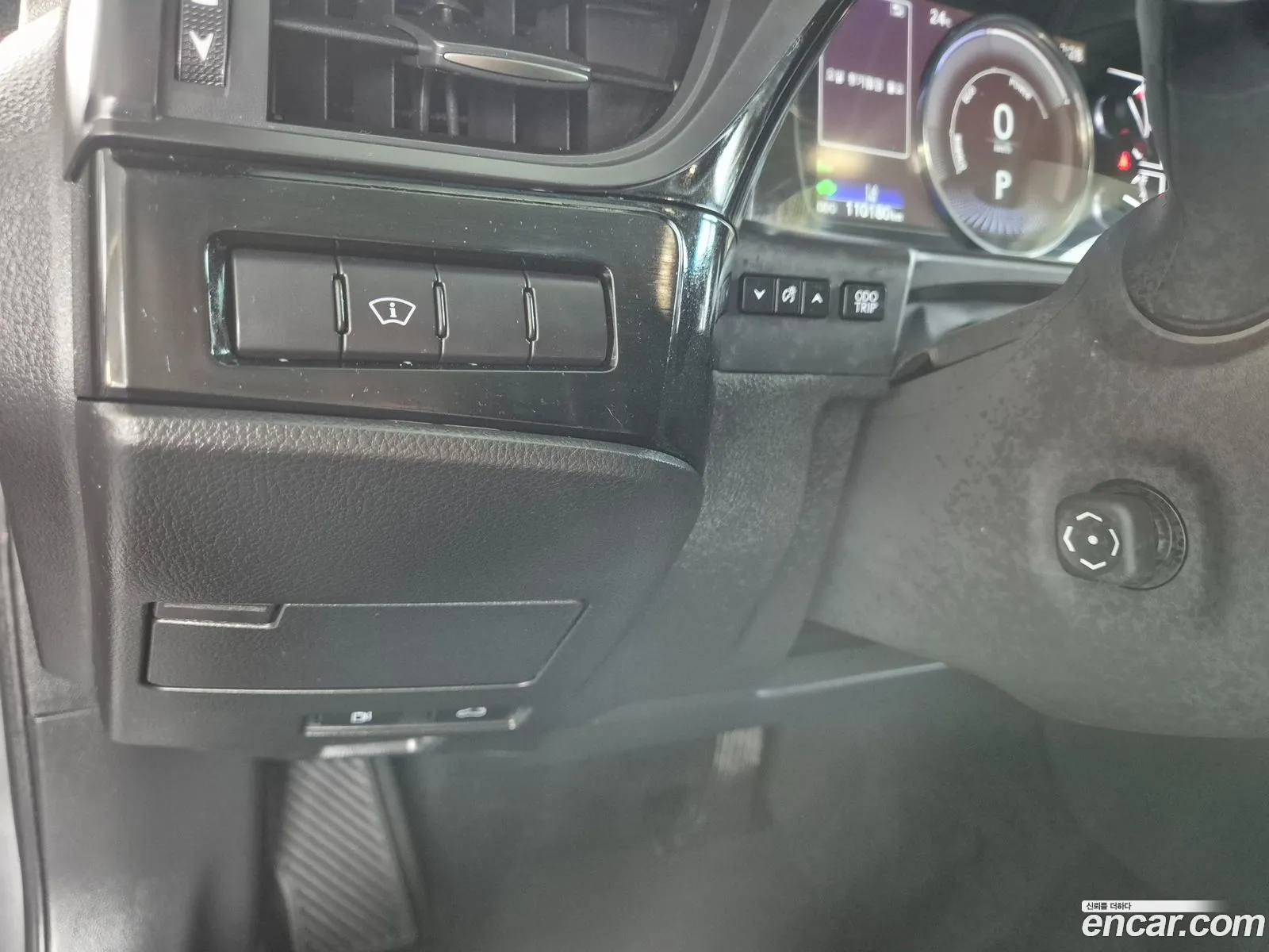 Lexus ES300h 7th Gen 2023 — 7