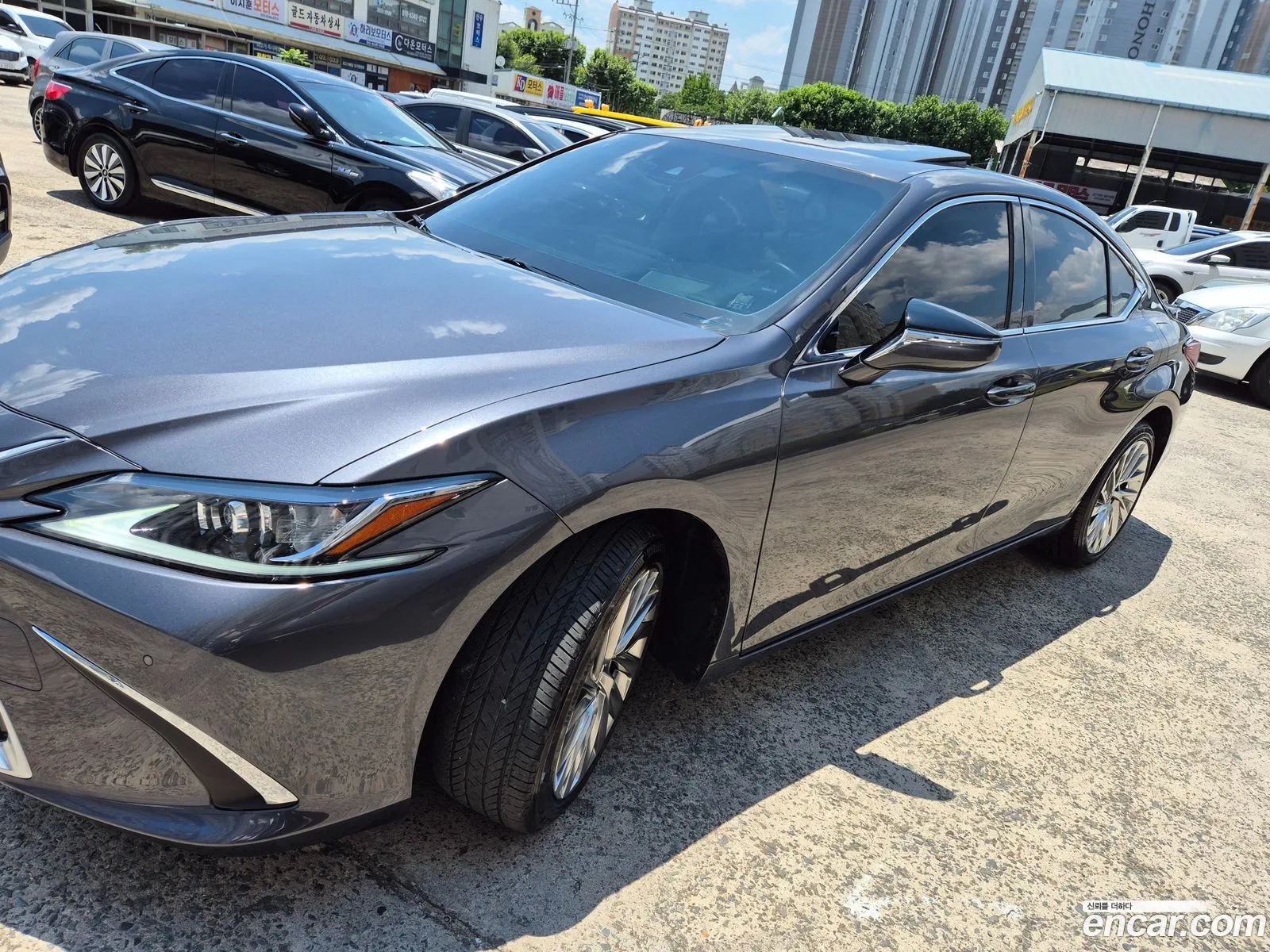 Lexus ES300h 7th Gen 2023 — 18