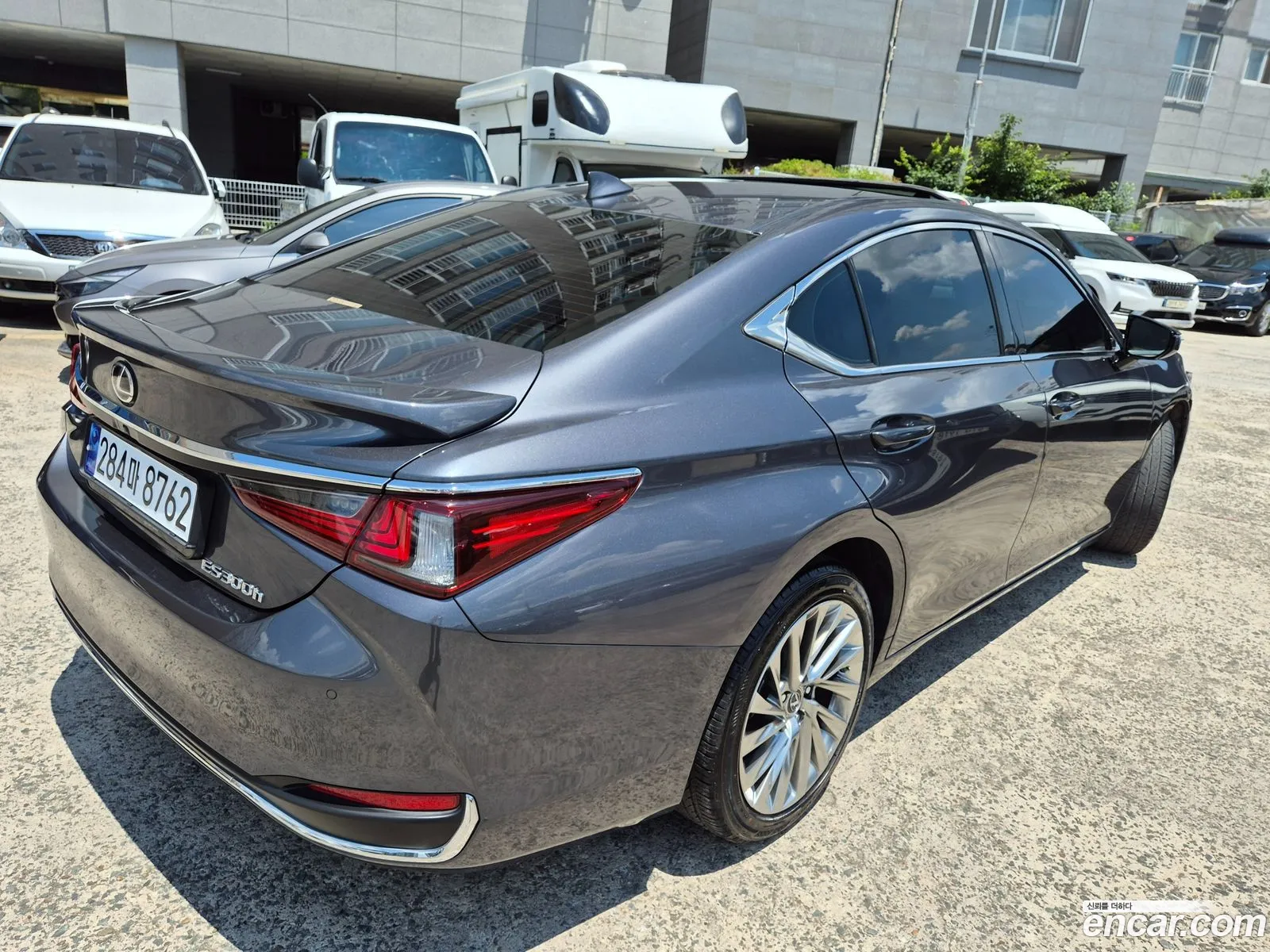 Lexus ES300h 7th Gen 2023 — 5