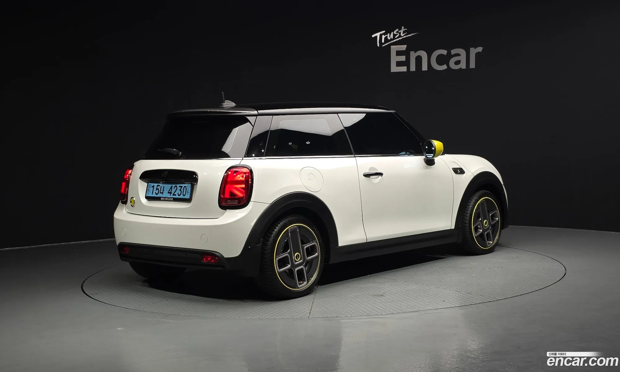 Mini Cooper Electric 2023 — 33