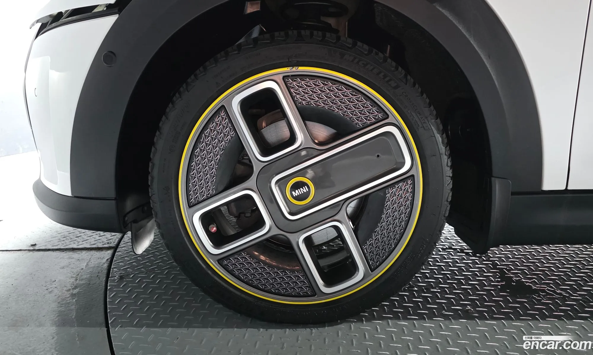 Mini Cooper Electric 2023 — 17
