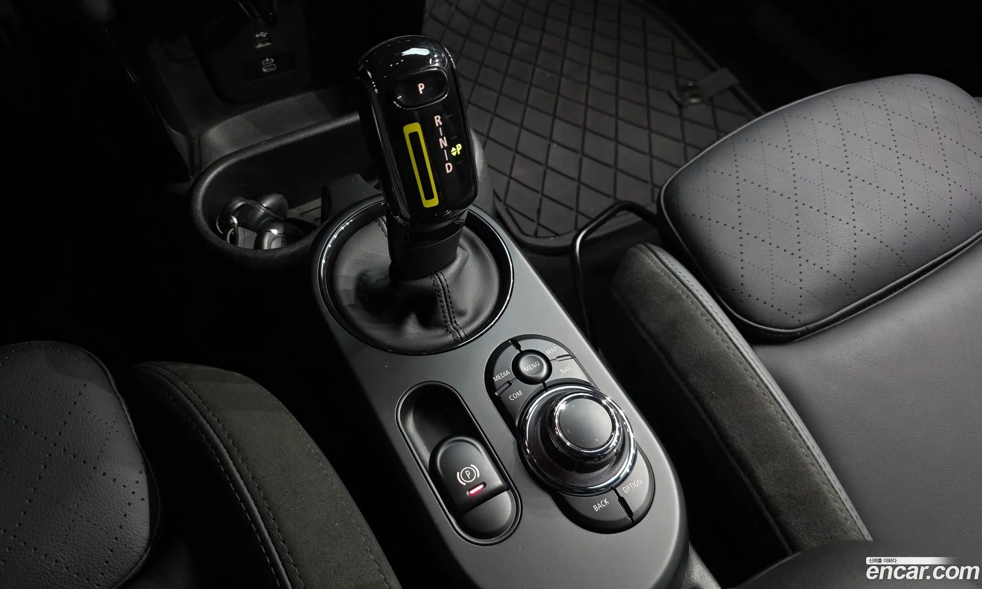 Mini Cooper Electric 2023 — 26