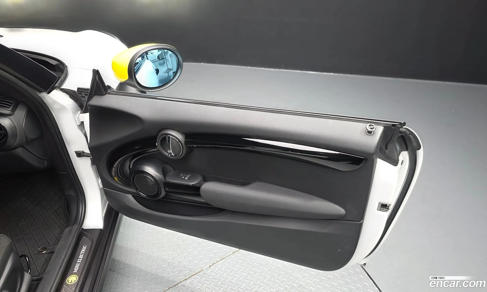 Mini Cooper Electric 2023 — 25