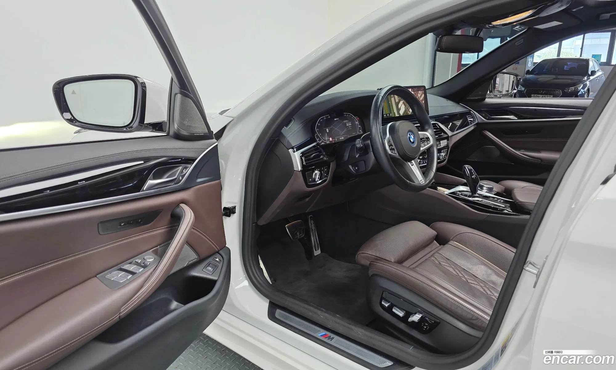 BMW 5 Series 2023 — 8