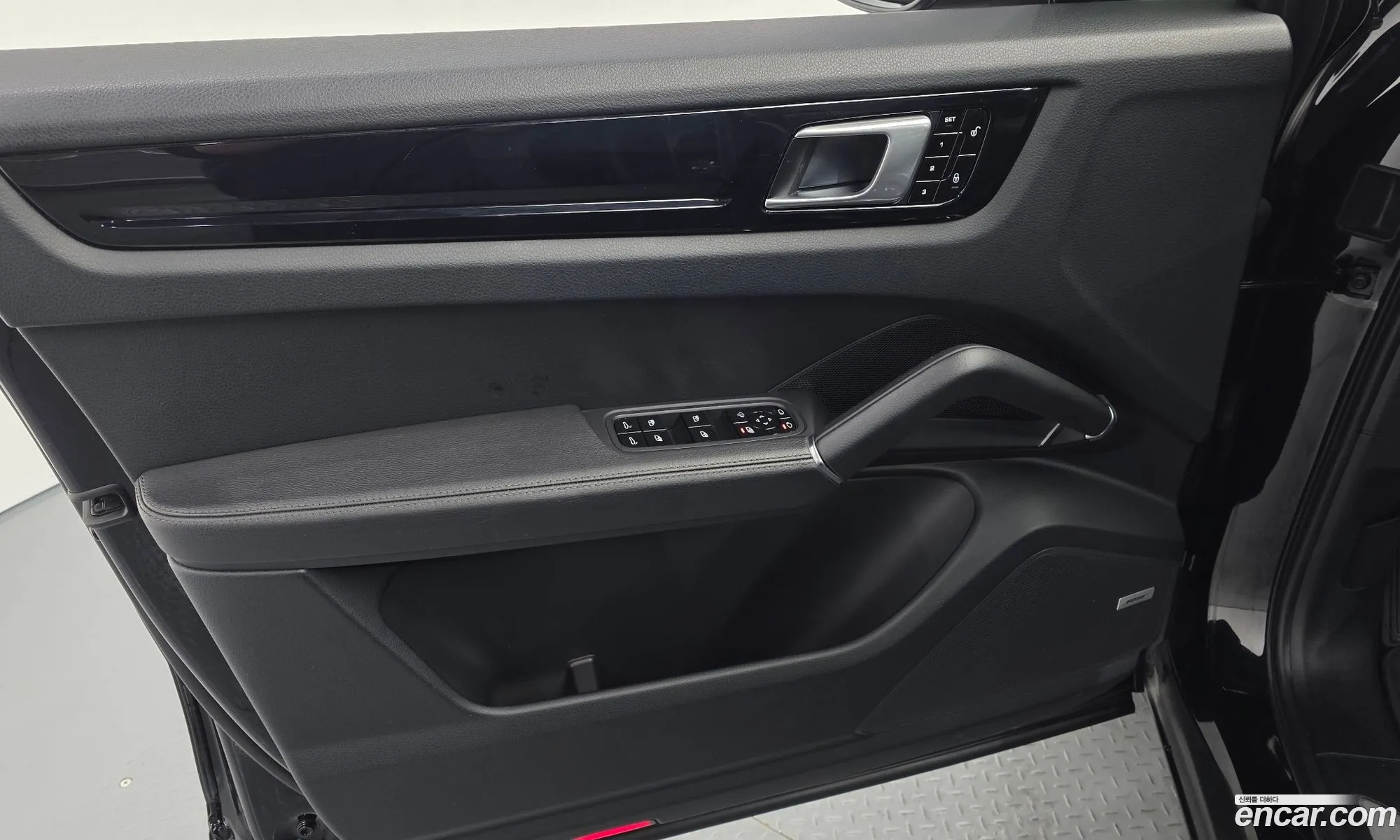 Porsche Cayenne 2019 — 18