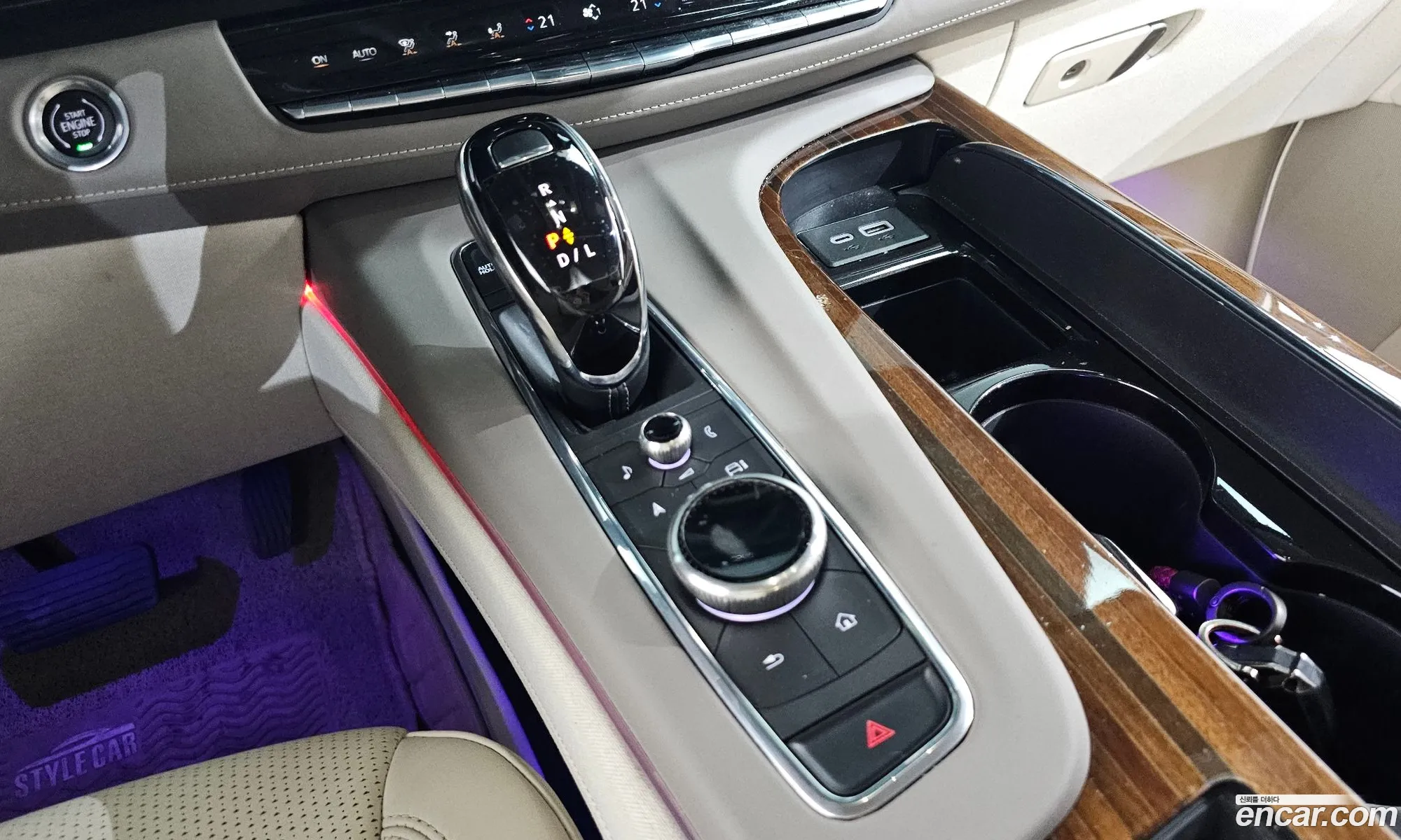 Cadillac Escalade 2023 — 21