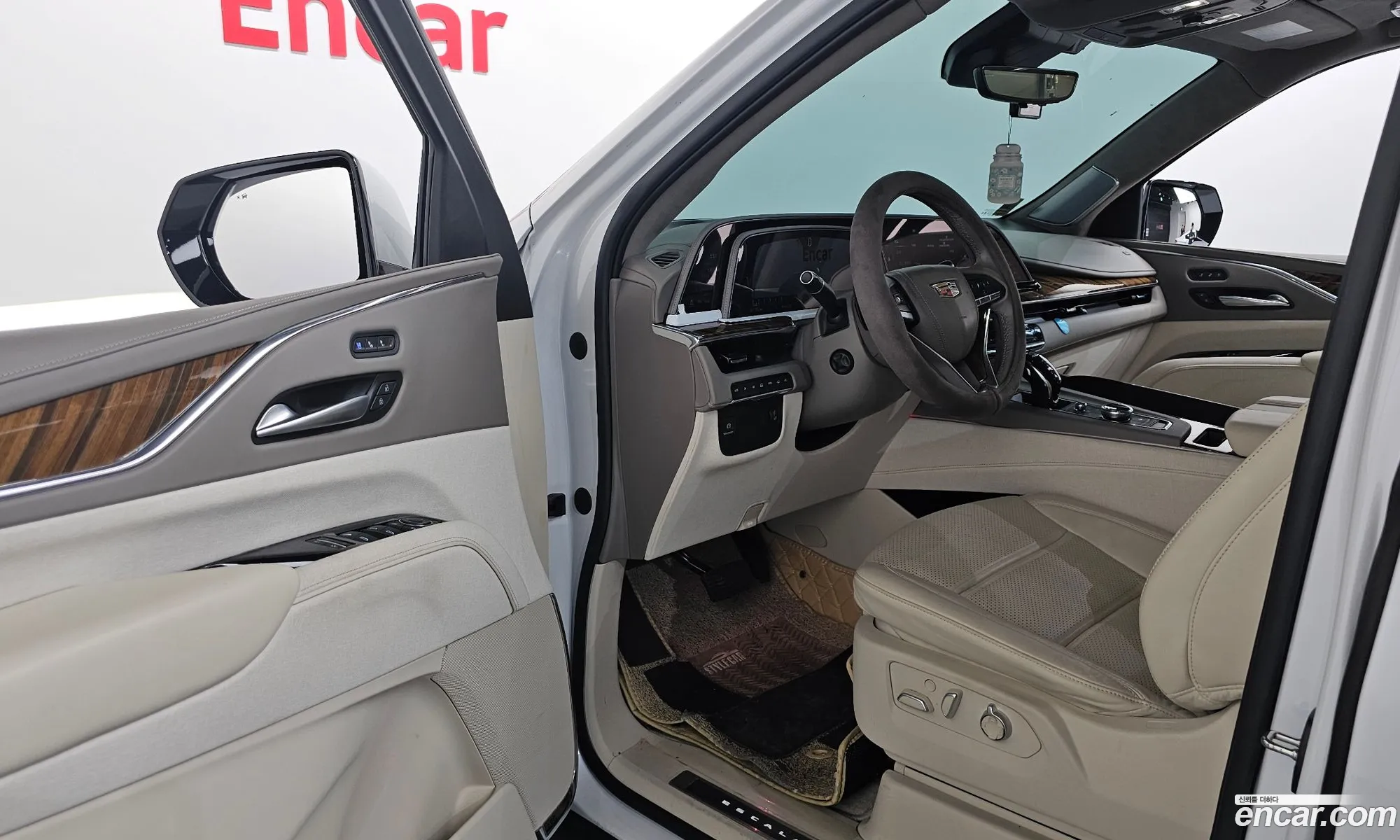 Cadillac Escalade 2023 — 24