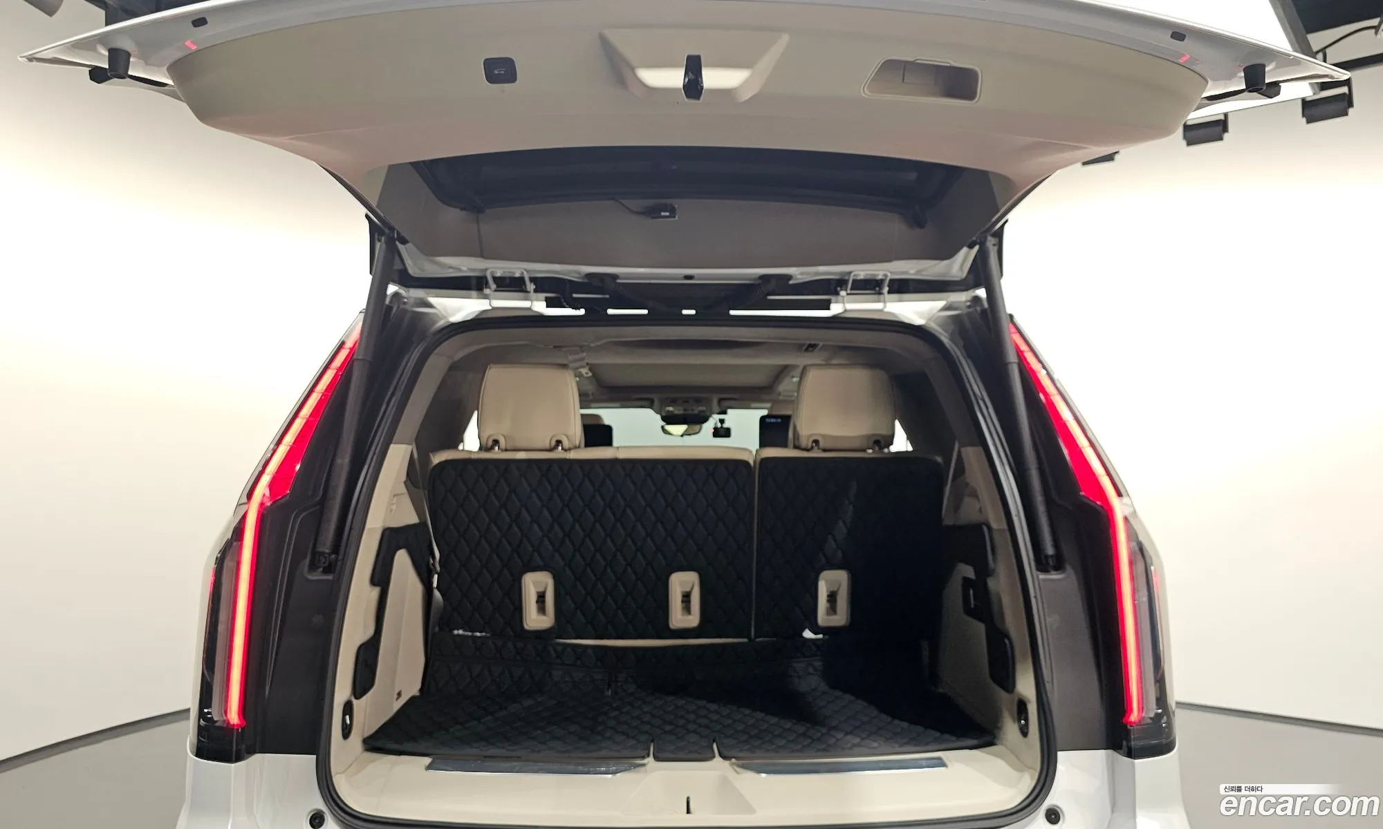 Cadillac Escalade 2023 — 38