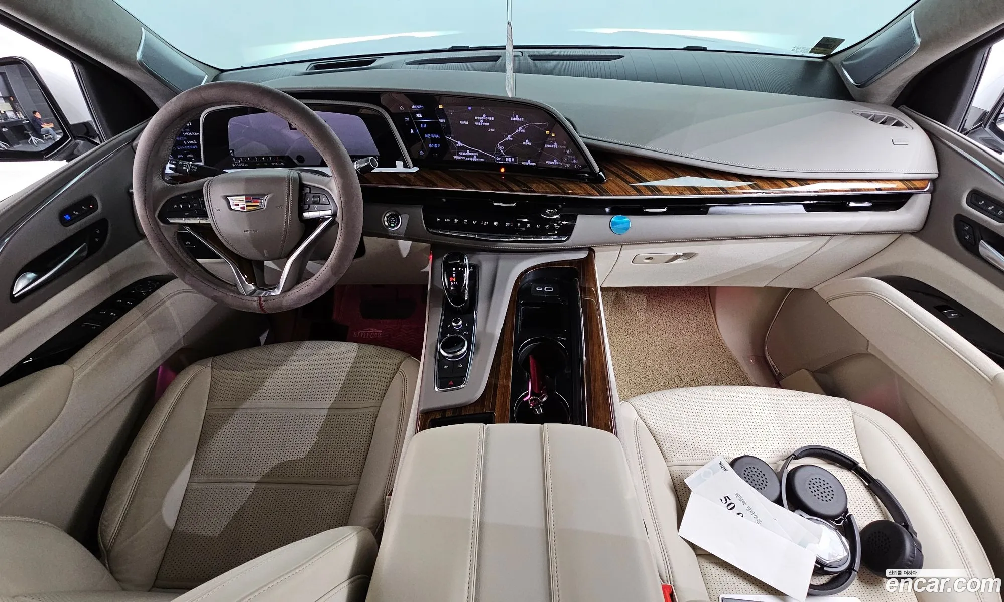 Cadillac Escalade 2023 — 28