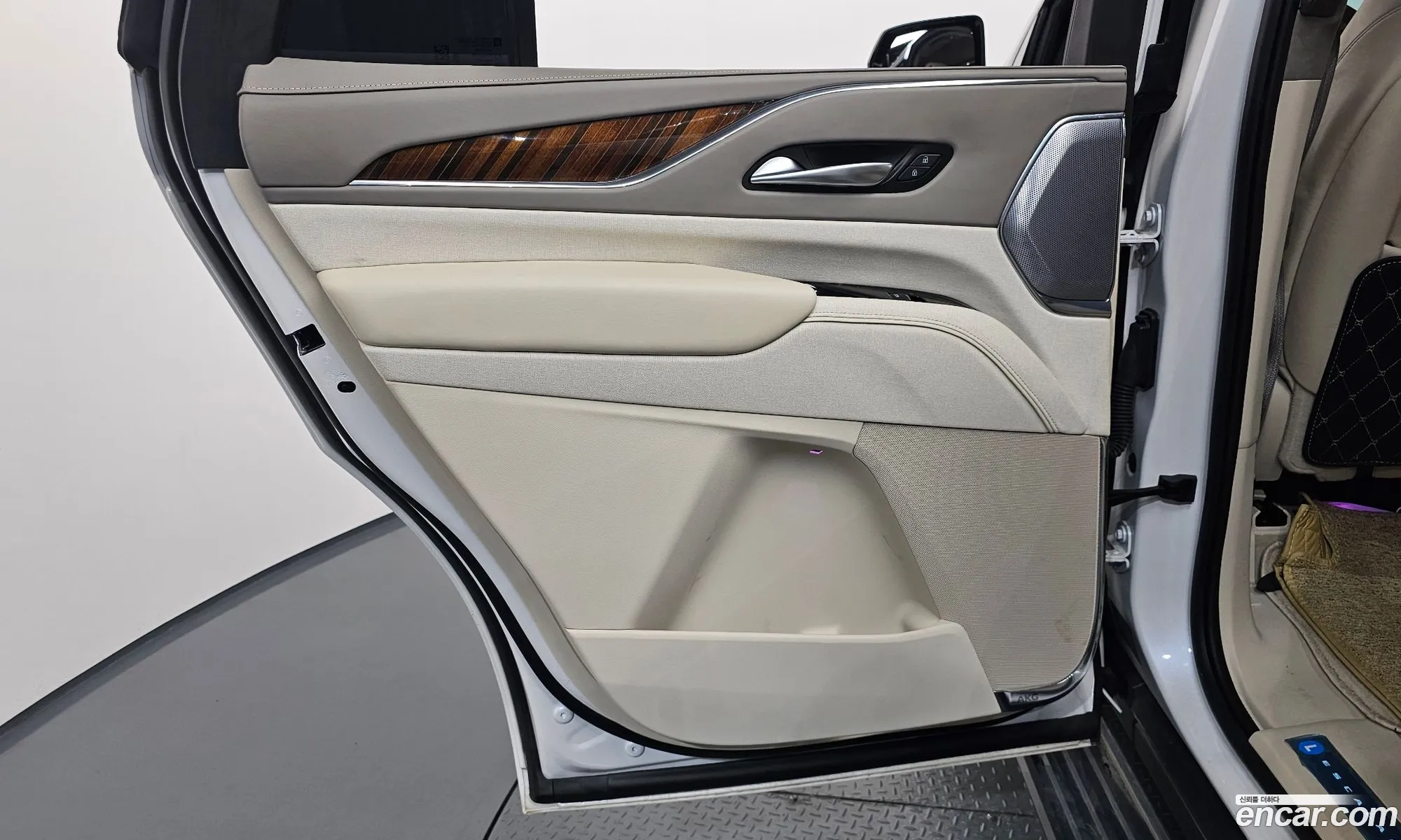 Cadillac Escalade 2023 — 32