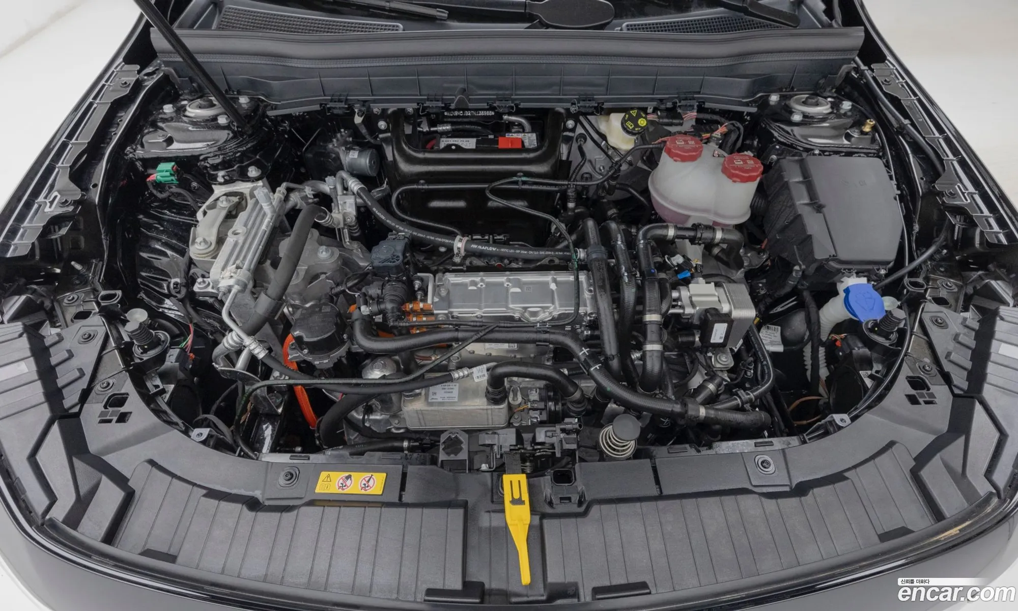 Mercedes-Benz EQB X243 2025 — 18