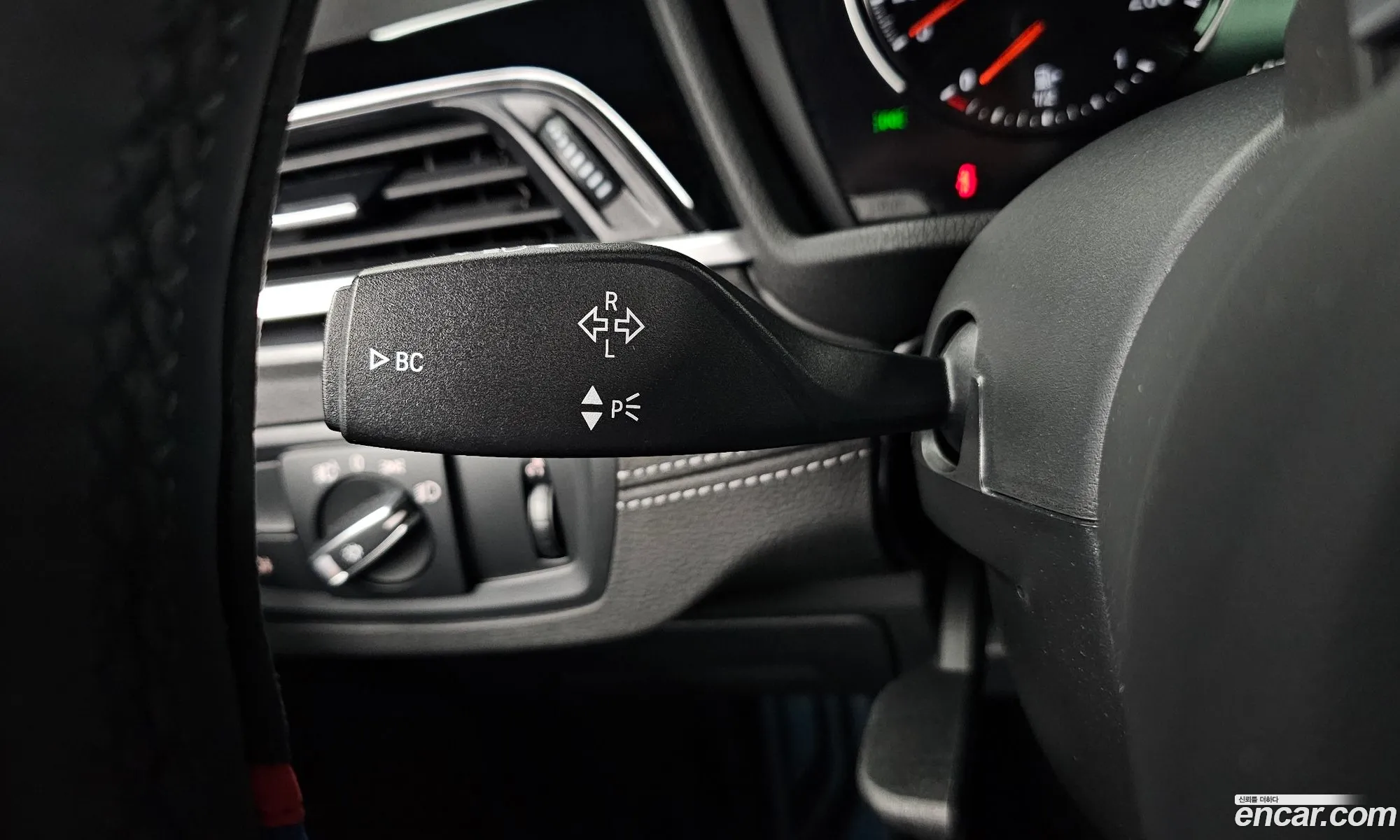 BMW X2 2019 WBAYJ5107KEF55951 — 32
