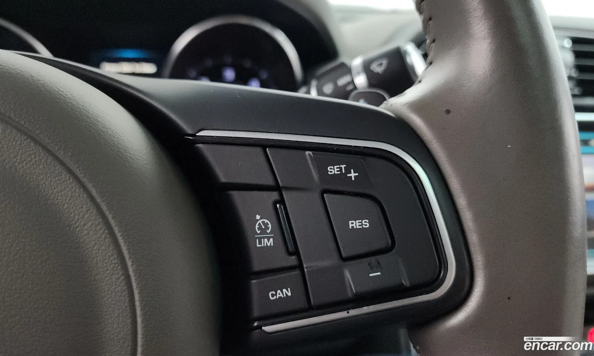 Jaguar XE 2015 — 17