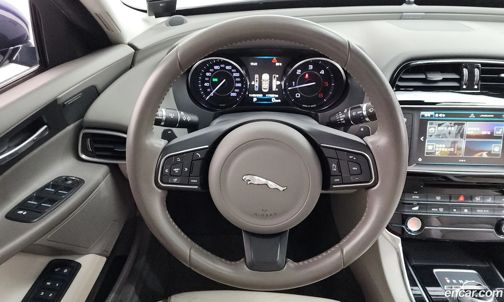 Jaguar XE 2015 — 6